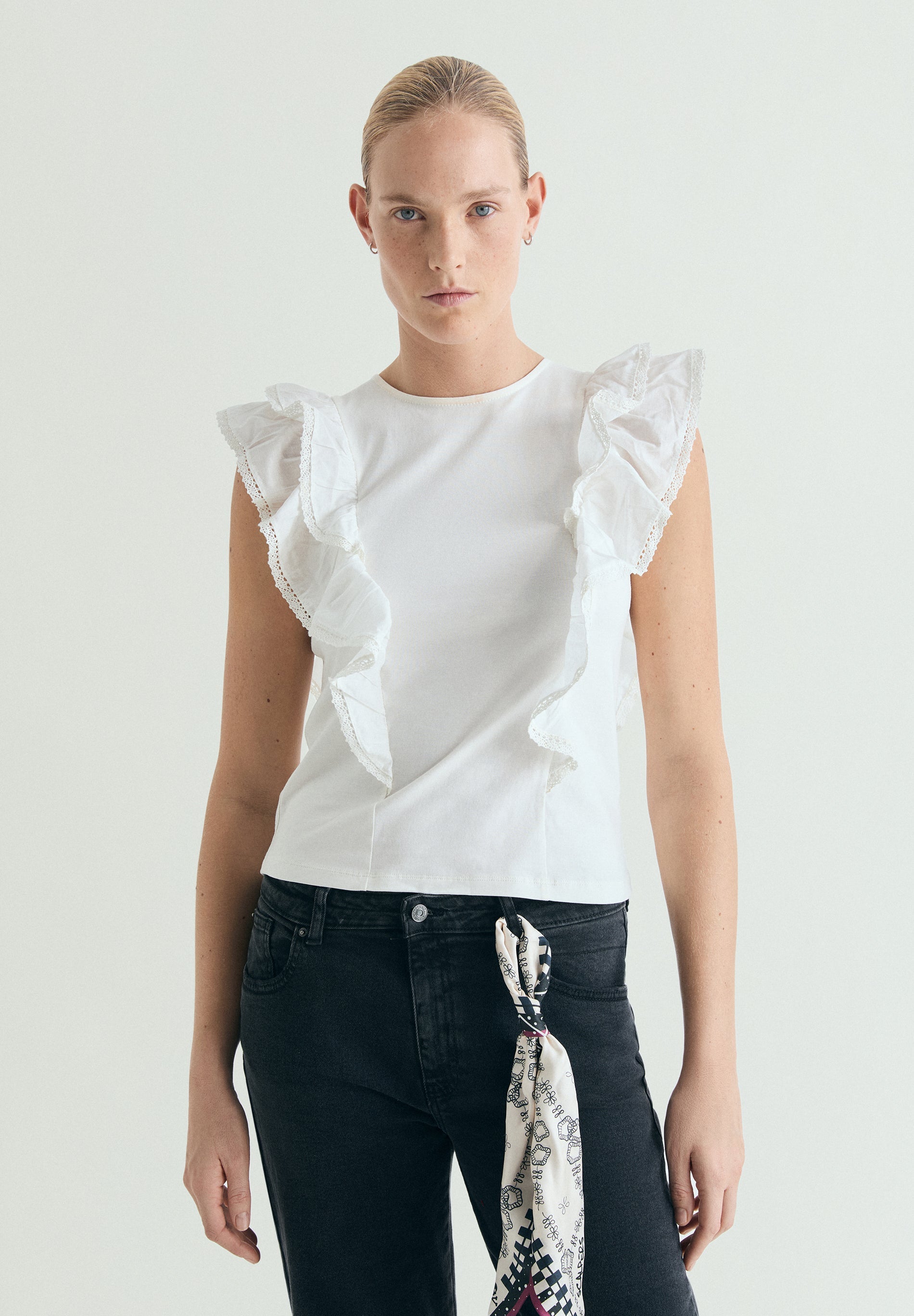 T-SHIRT ALGODÃO COM FOLHOS