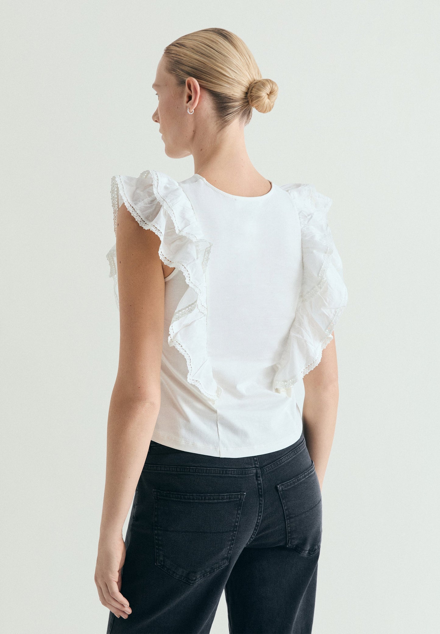 T-SHIRT ALGODÃO COM FOLHOS