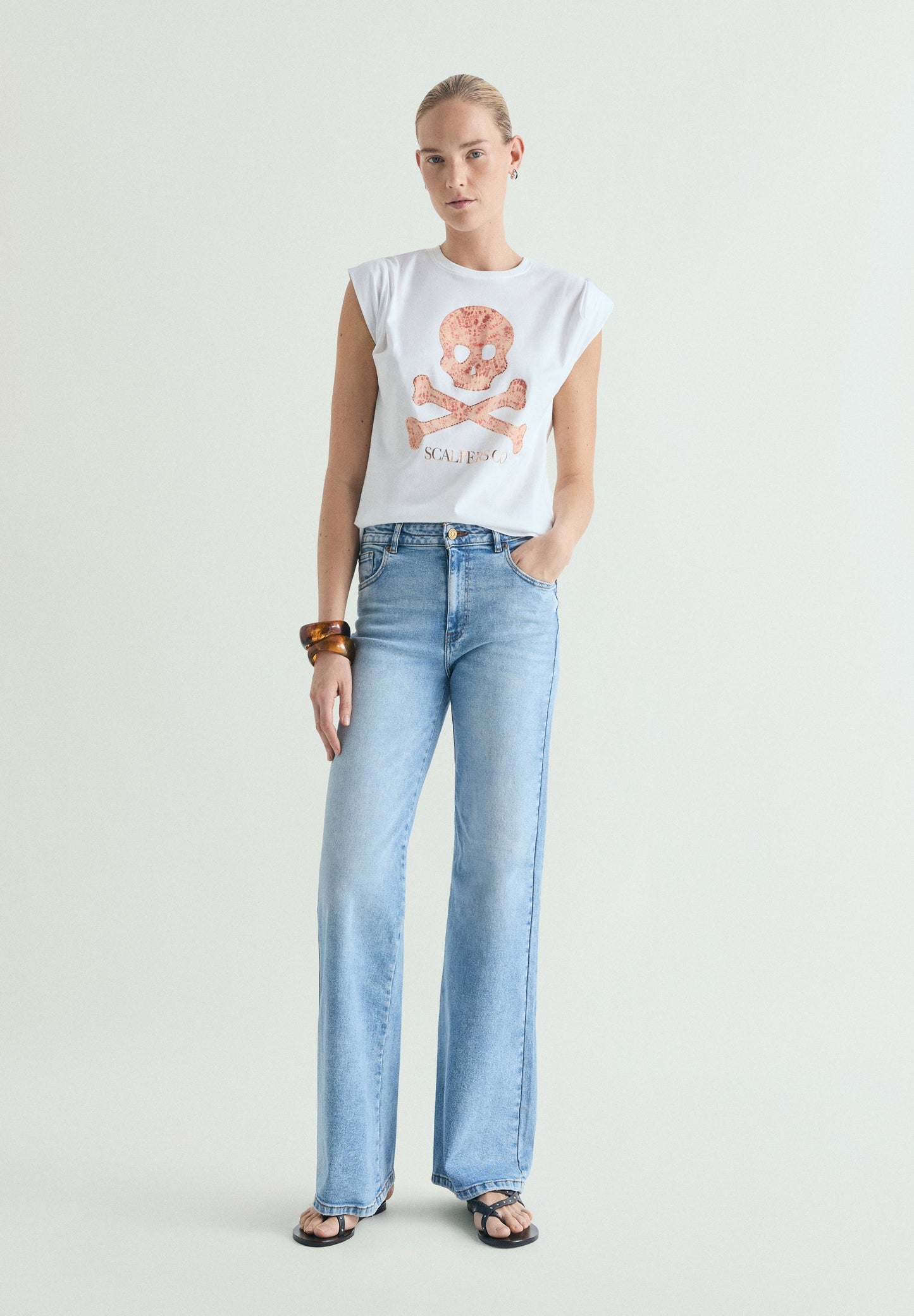 T-SHIRT COM PADRÃO TIE-DYE
