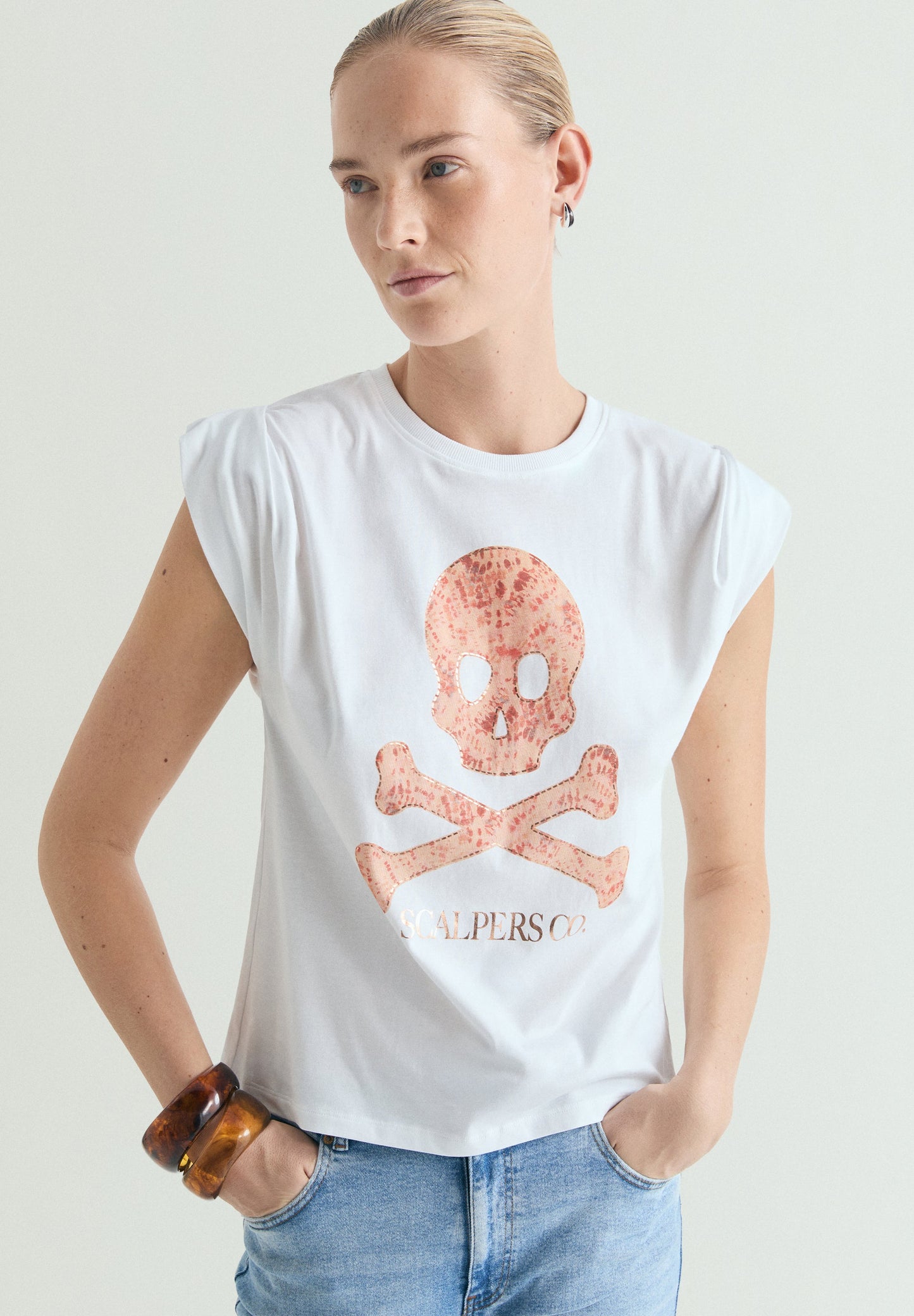 T-SHIRT COM PADRÃO TIE-DYE