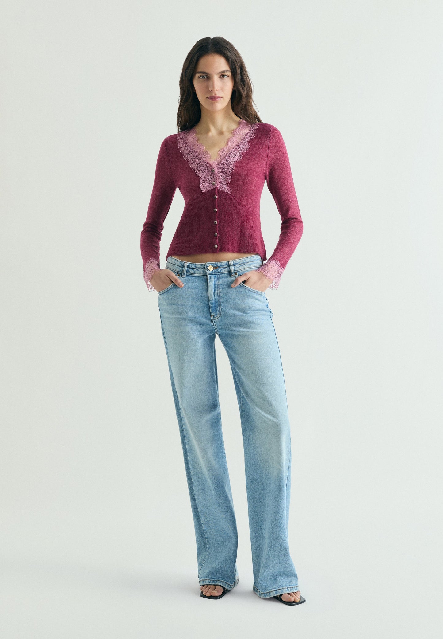 CARDIGAN DE MALHA COM RENDA