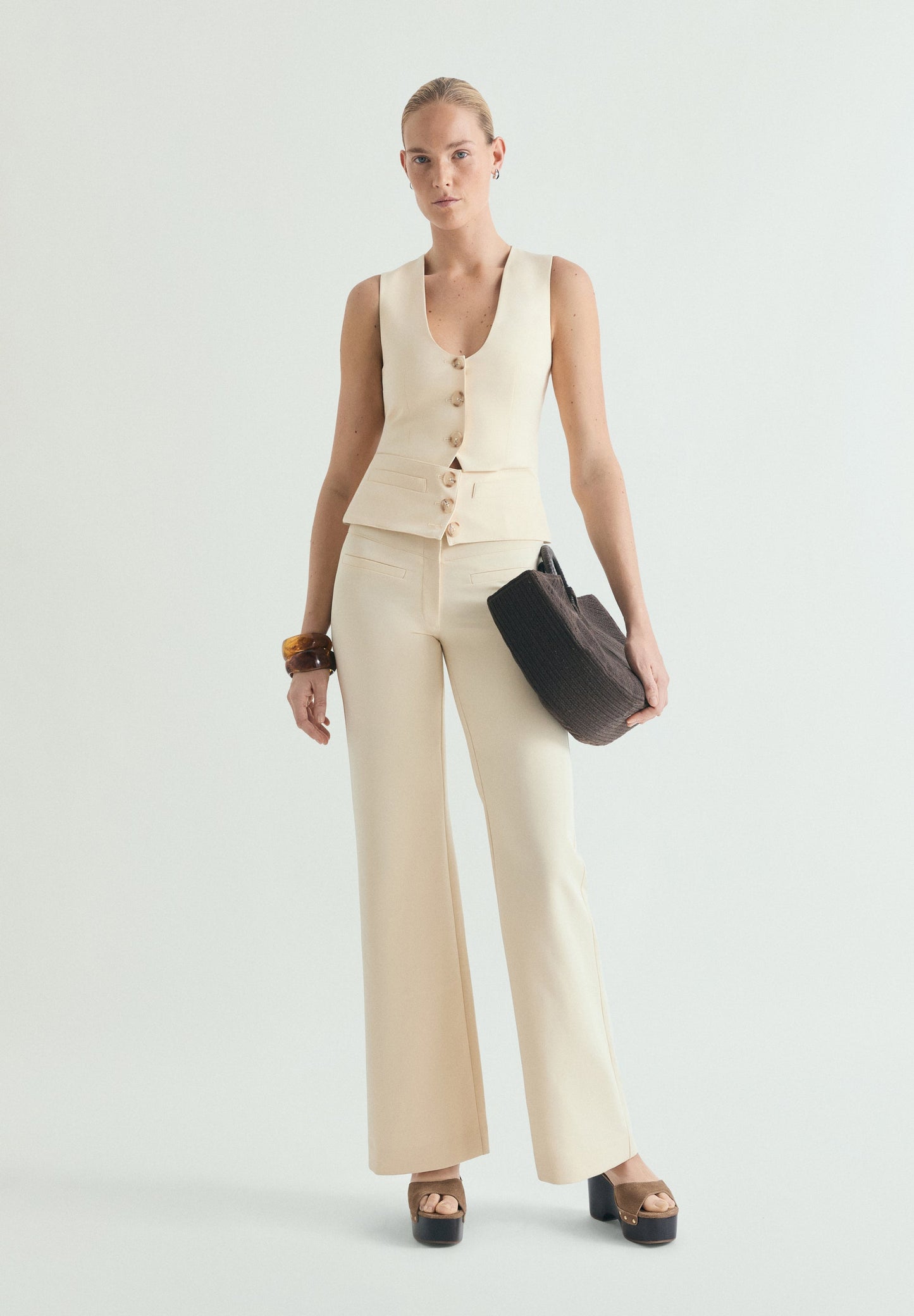 COLETE FLUÍDO COM PINÇAS