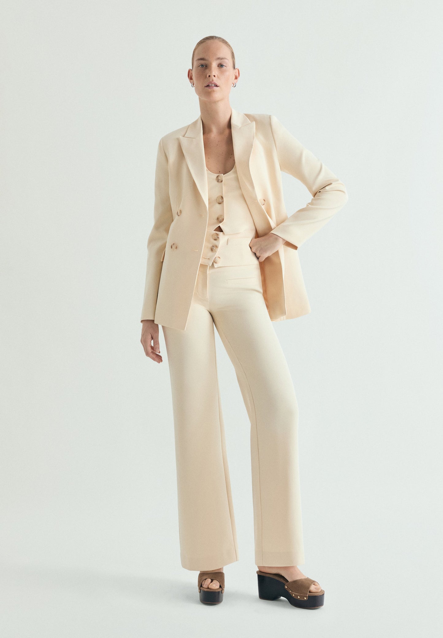 COLETE FLUÍDO COM PINÇAS