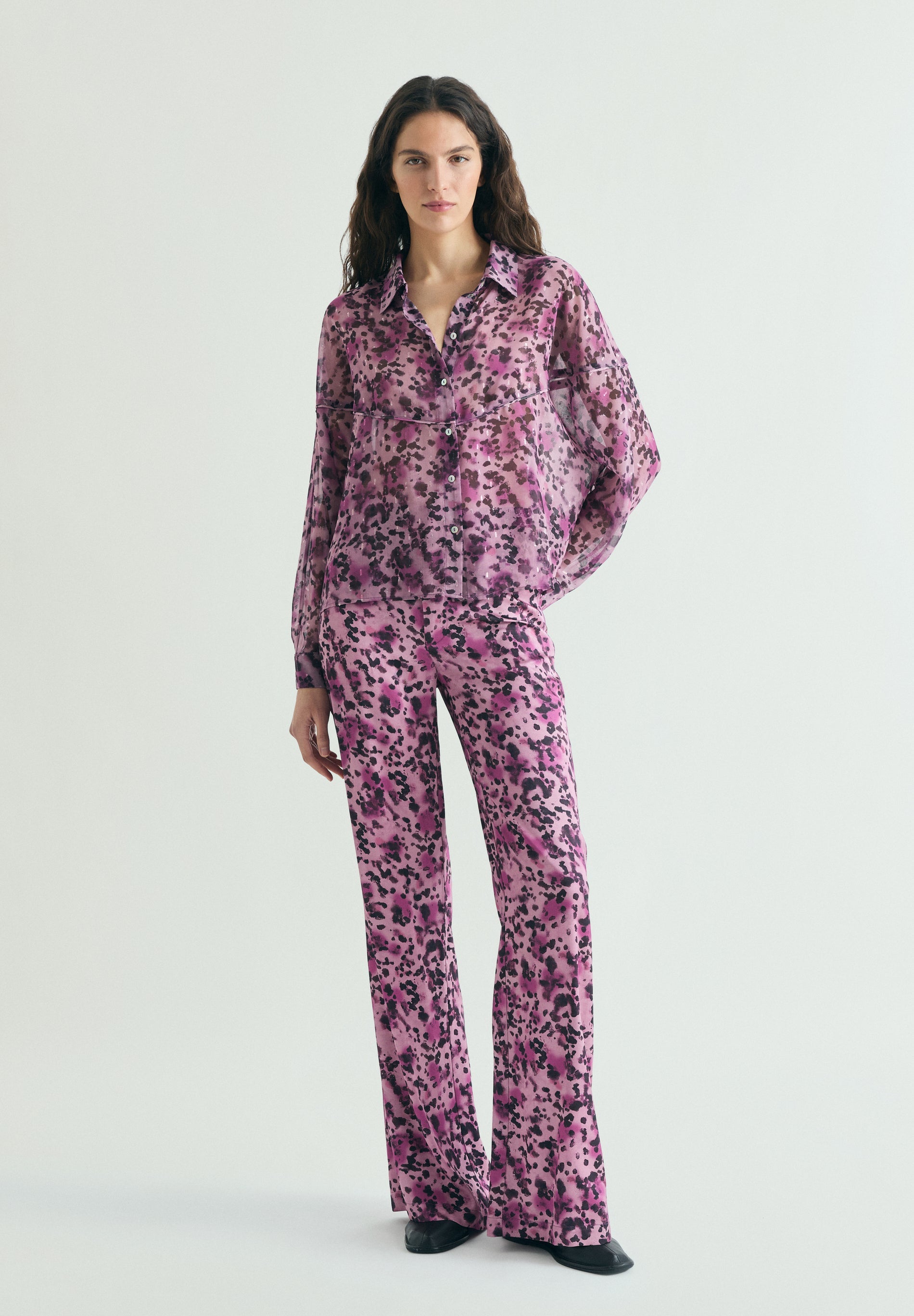 CALÇAS ESTAMPADO ANIMAL FLUIDO