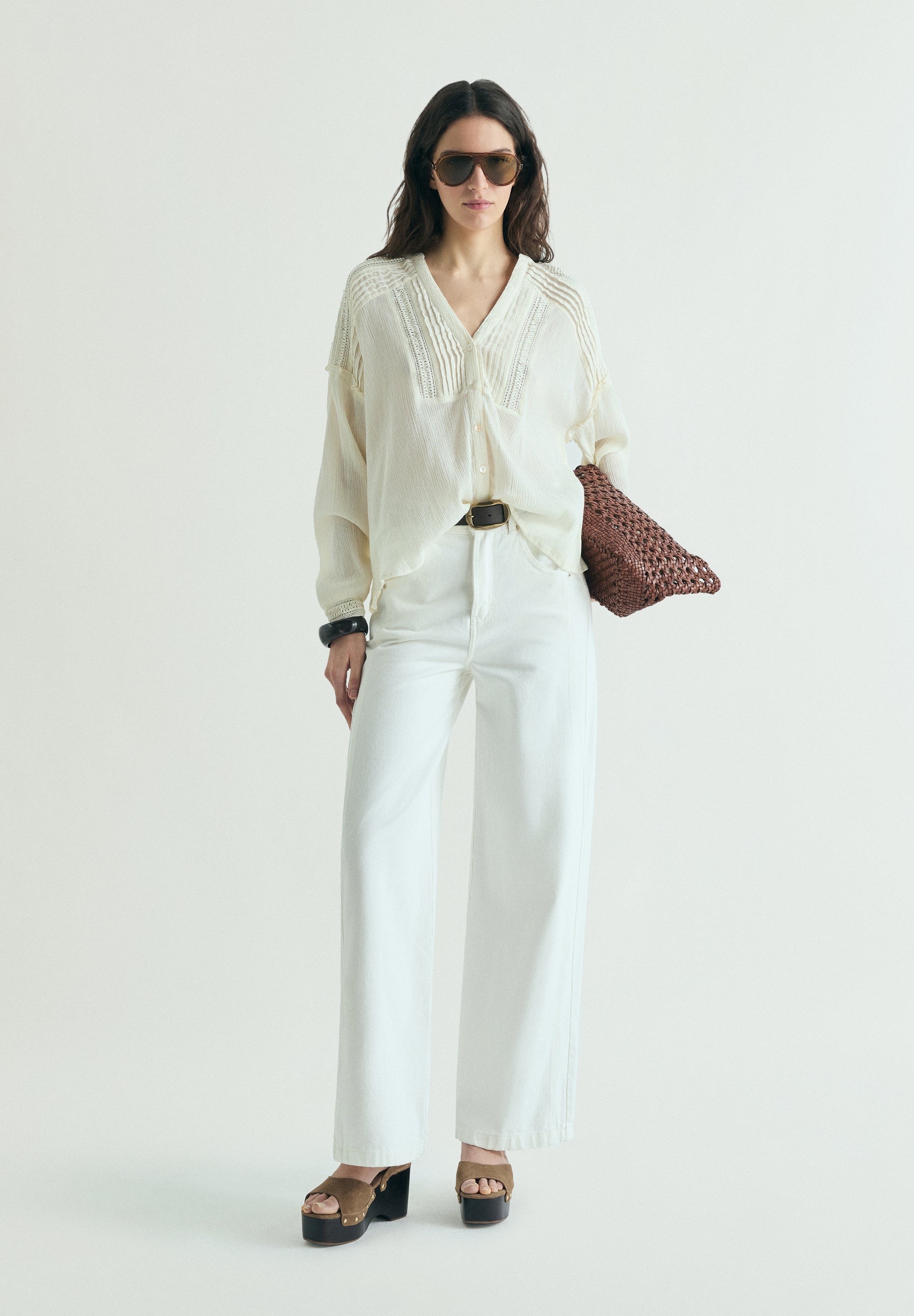 JEANS COM COSTURA EM CONTRASTE
