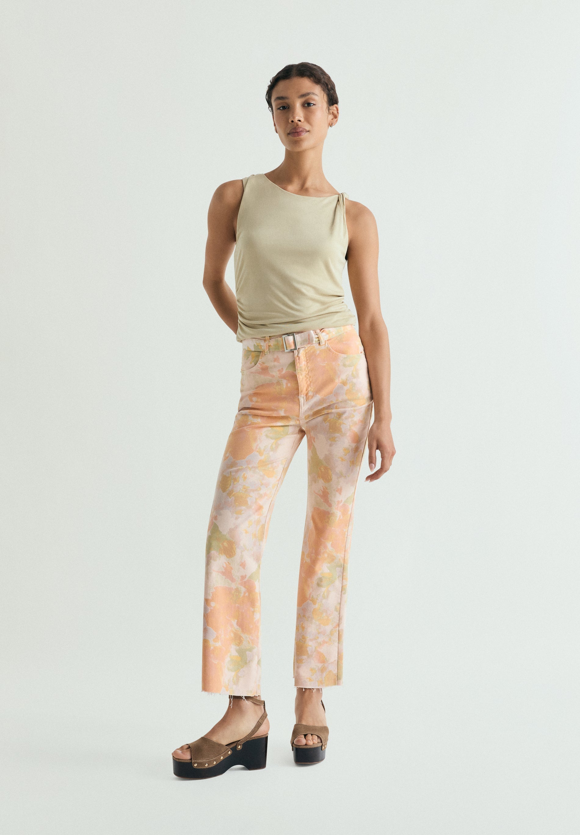 JEANS BOCA DE SINO PADRÃO FLORAL