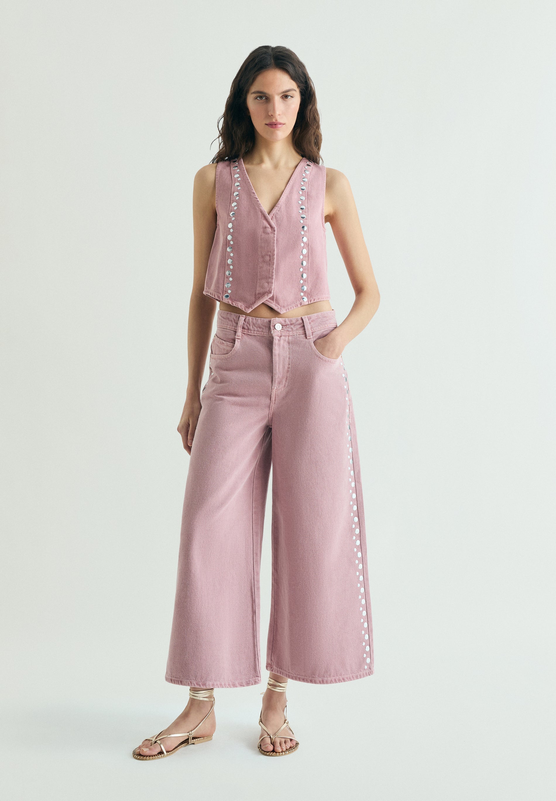 JEANS CULOTTES COM TACHAS