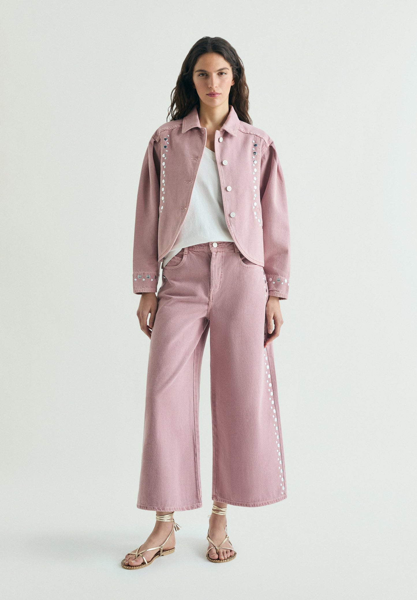 JEANS CULOTTES COM TACHAS