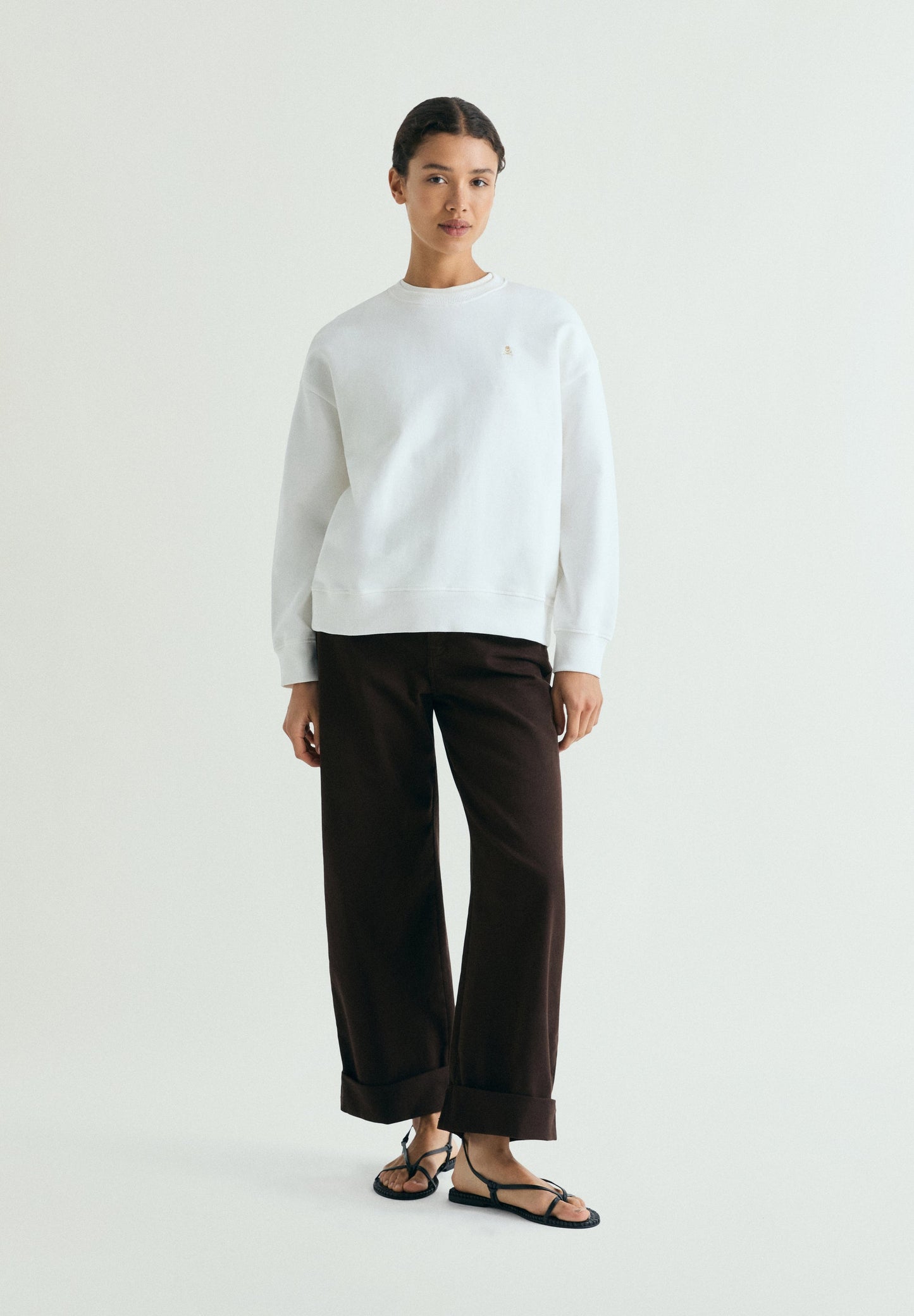 SWEATSHIRT COM BORDADO ATRÁS
