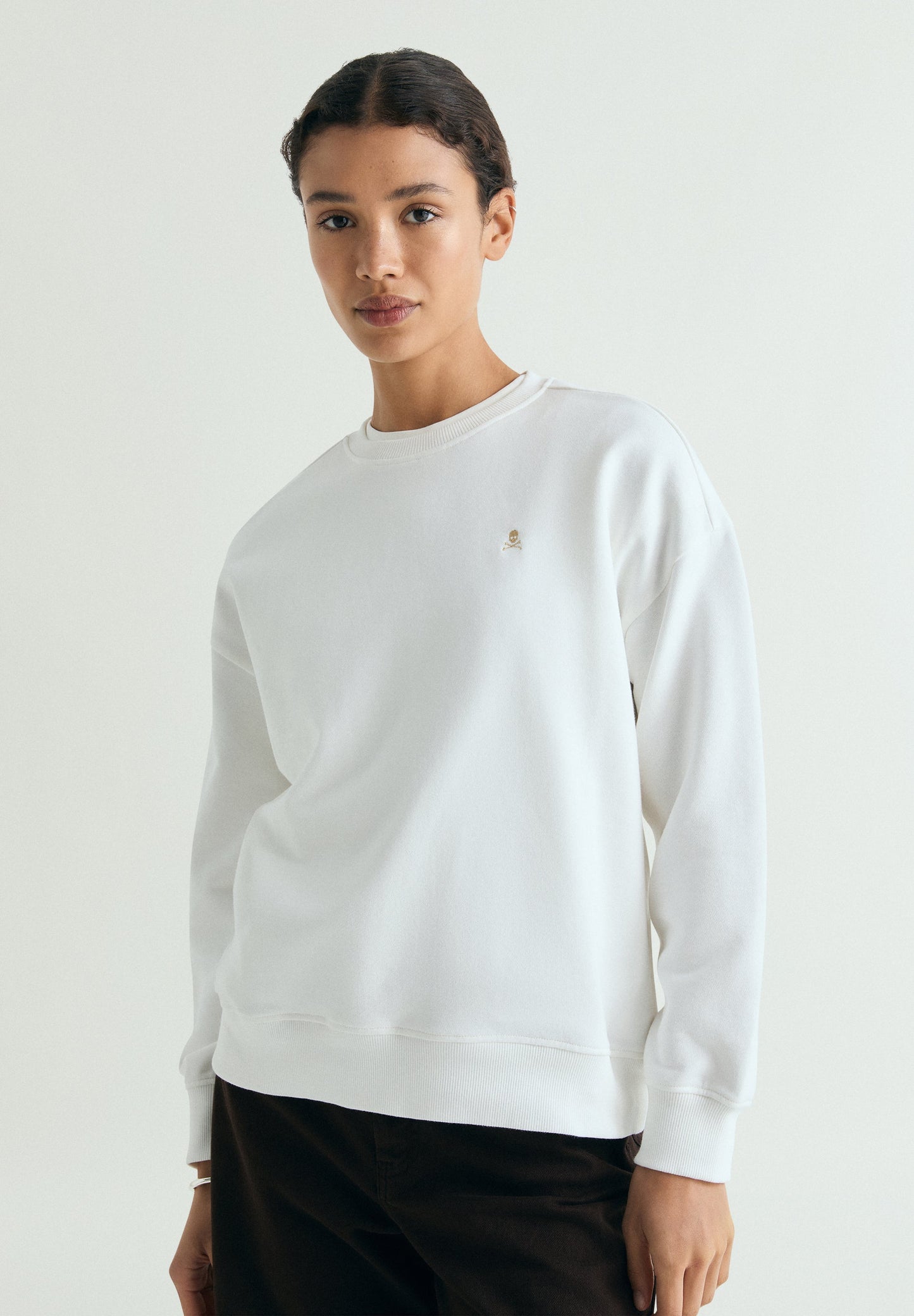 SWEATSHIRT COM BORDADO ATRÁS