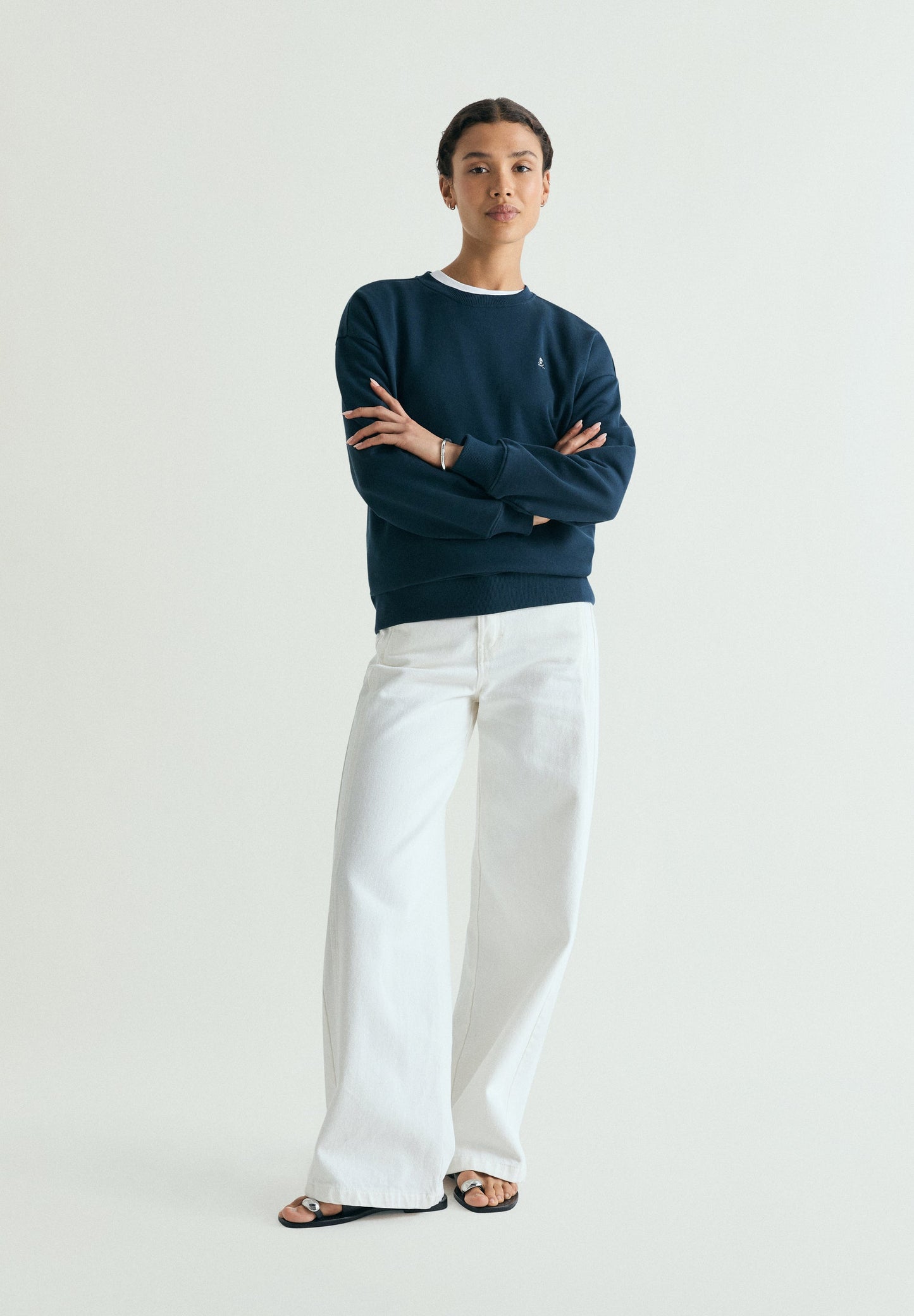 SWEATSHIRT COM BORDADO ATRÁS
