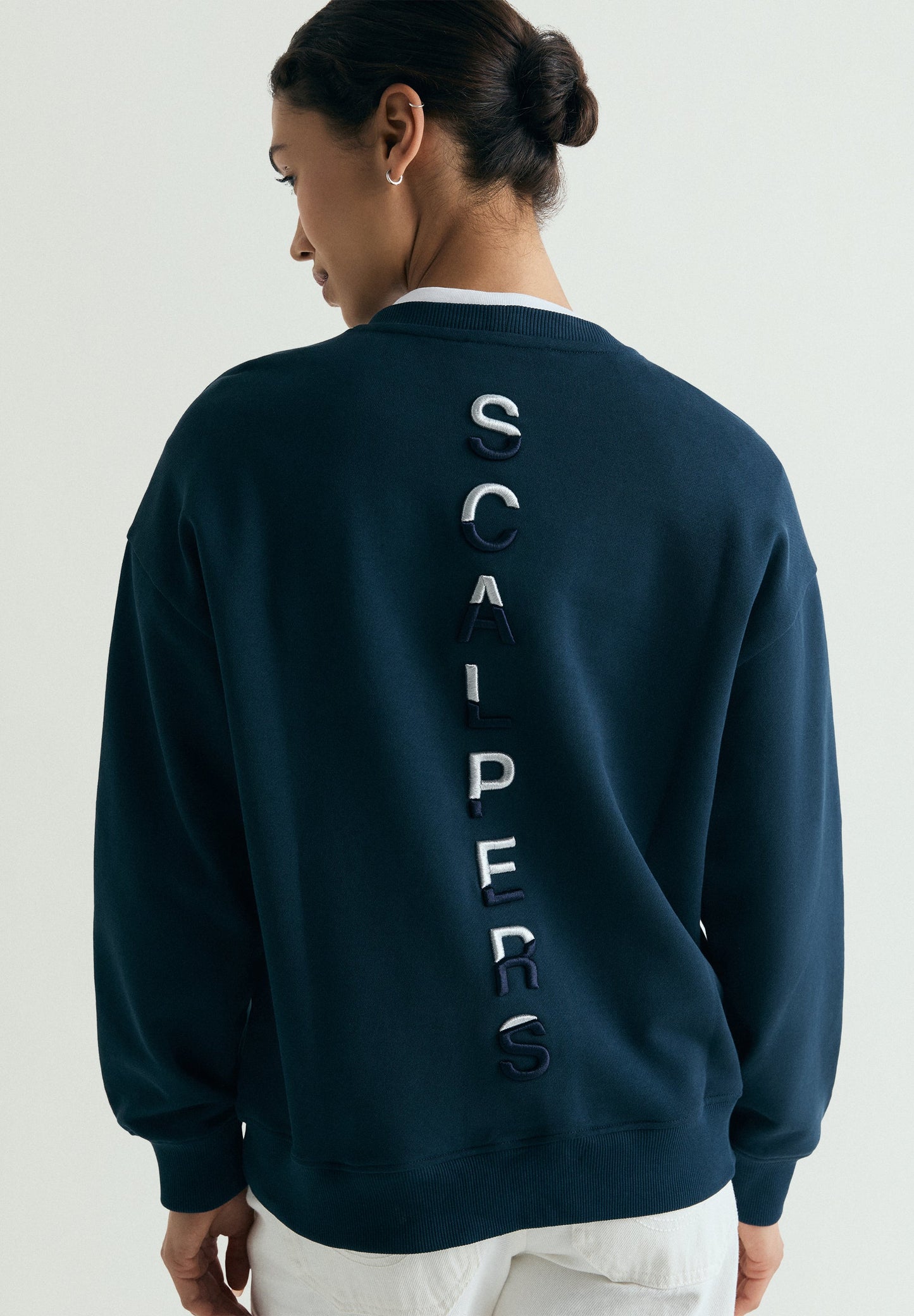 SWEATSHIRT COM BORDADO ATRÁS