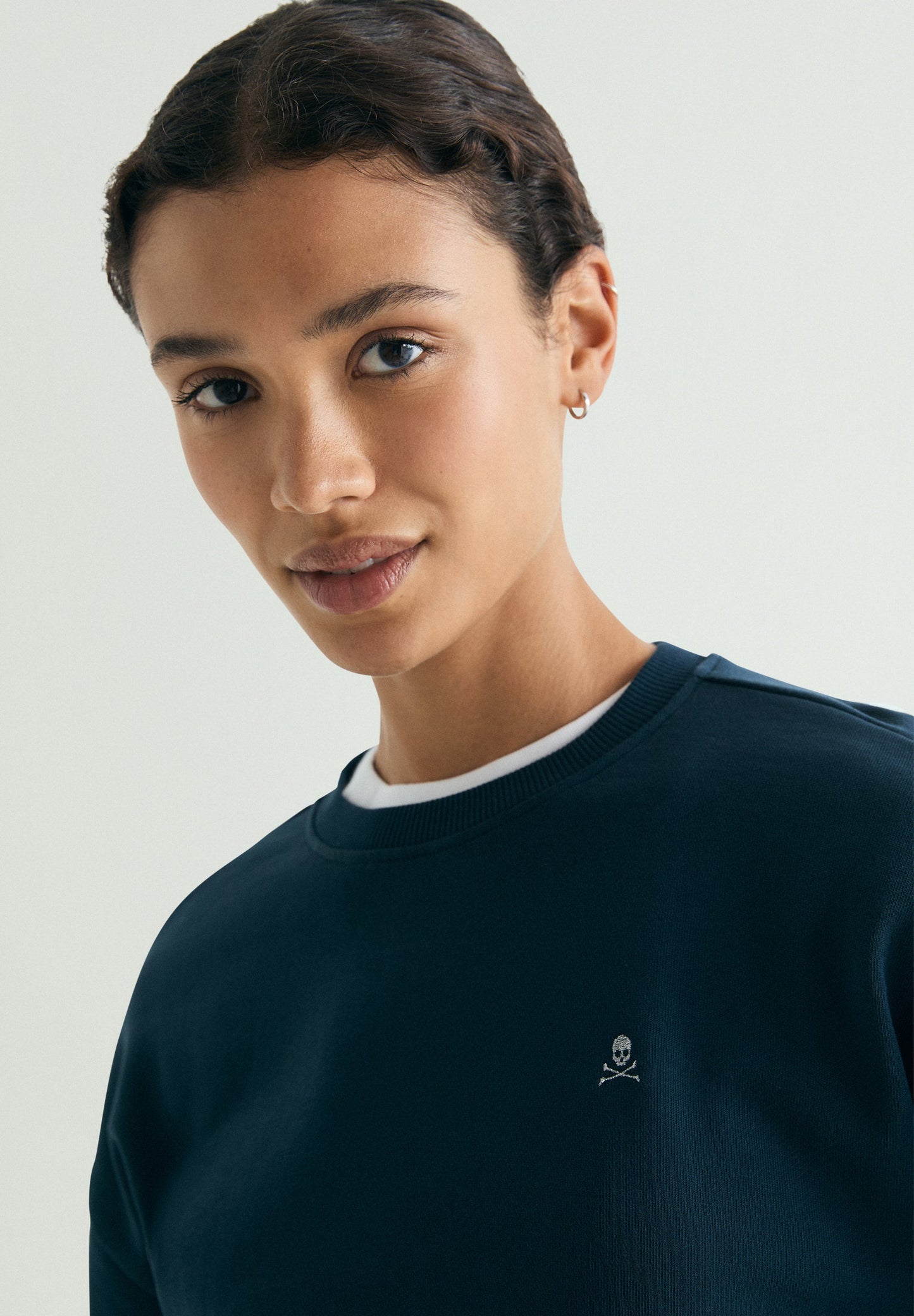 SWEATSHIRT COM BORDADO ATRÁS
