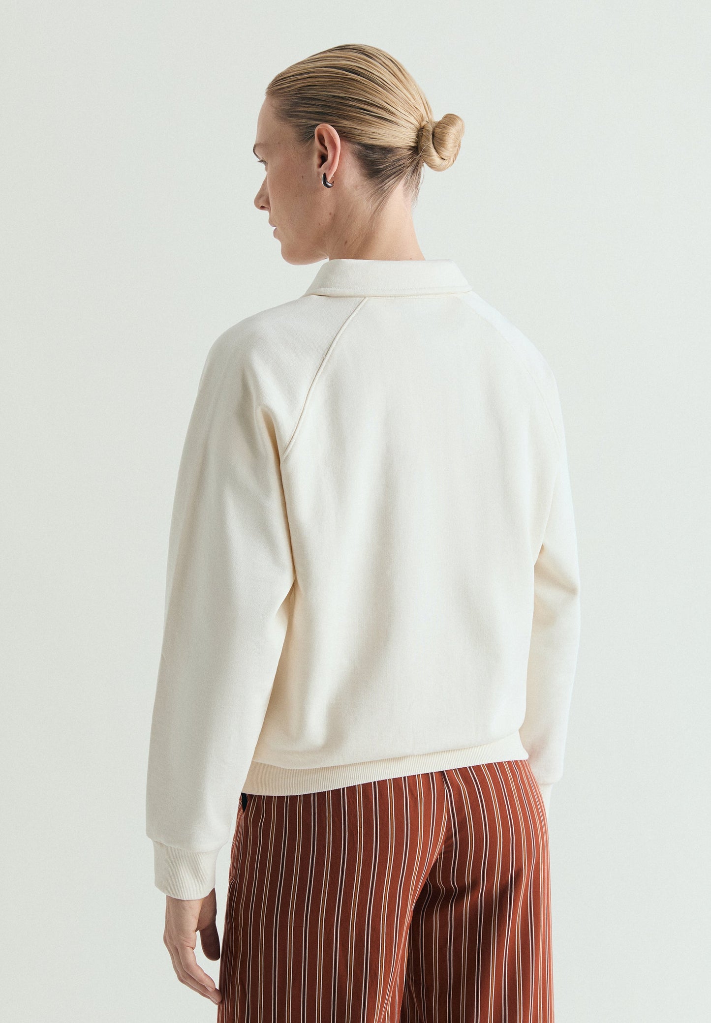SWEATSHIRT ESTILO CAMISA POLO