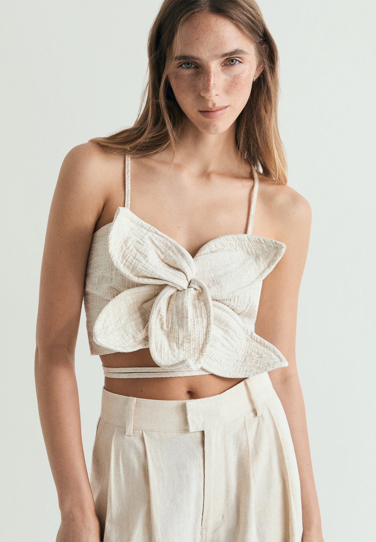 TOP COM PORMENOR FLORAL