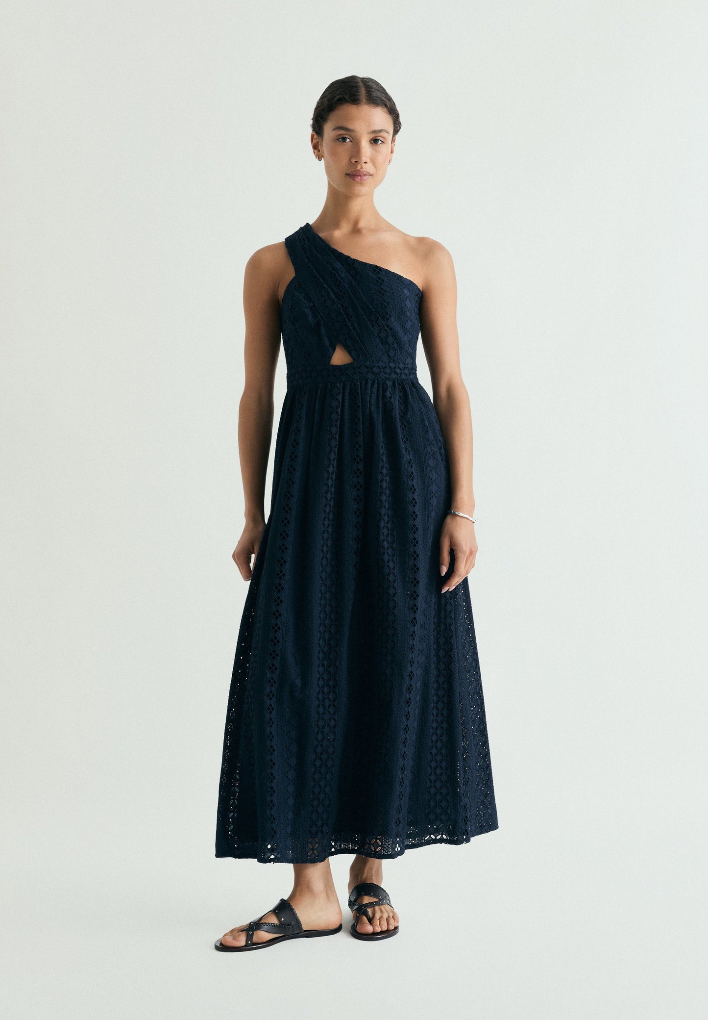 VESTIDO MIDI ASSIMÉTRICO BORDADO