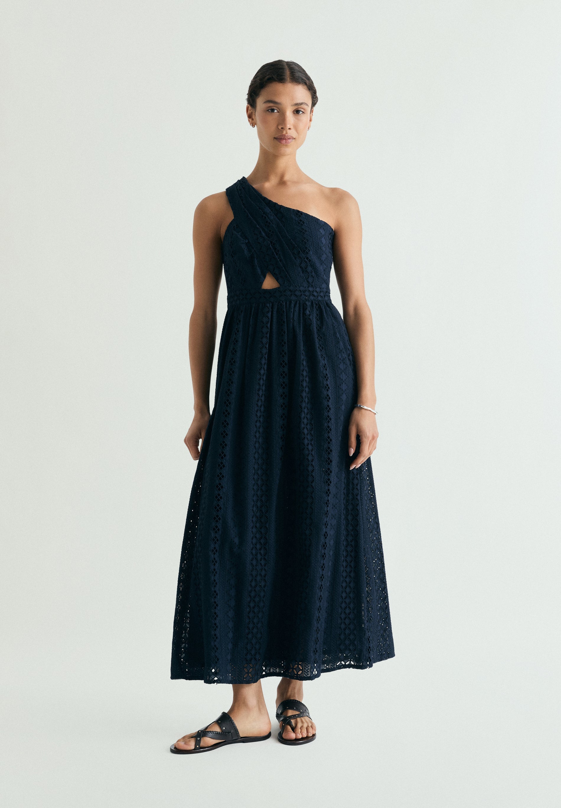 VESTIDO MIDI ASSIMÉTRICO BORDADO