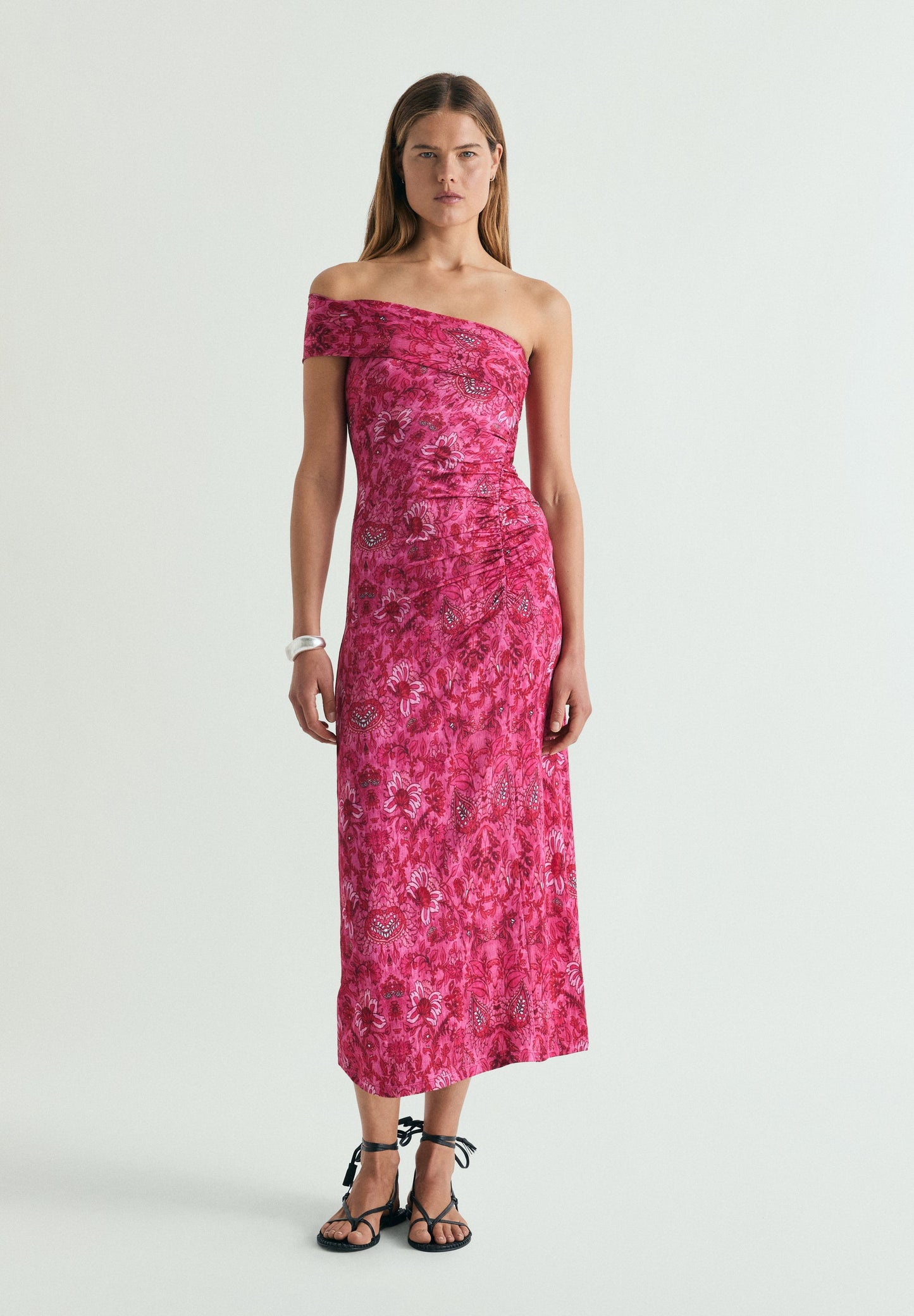 VESTIDO MIDI ASSIMÉTRICO COM PADRÃO