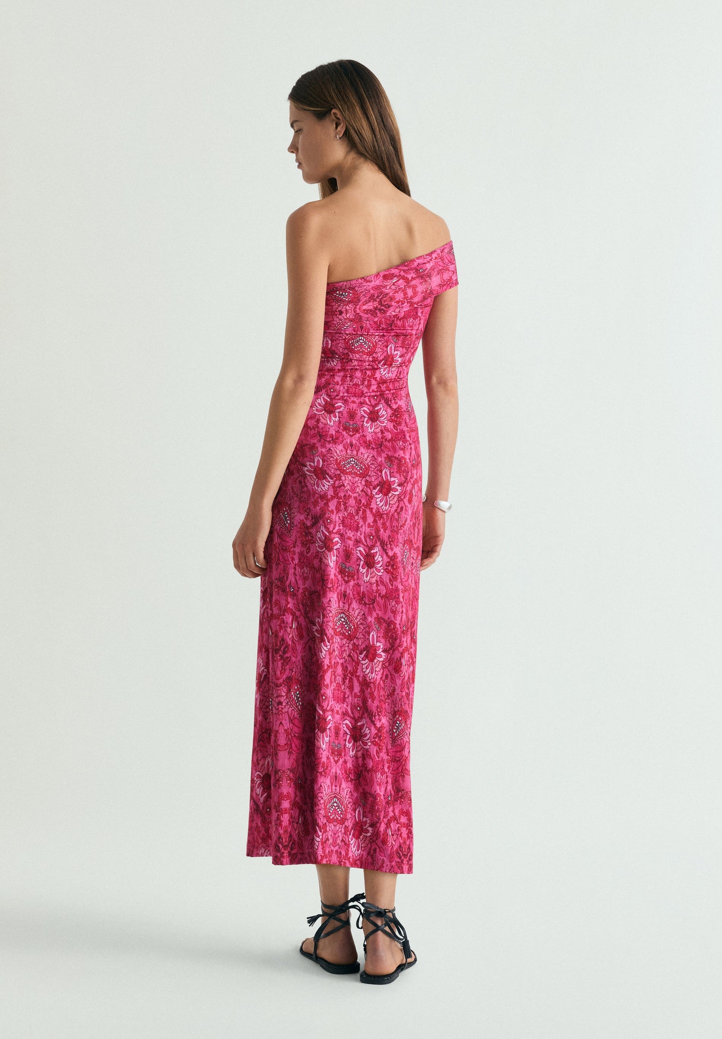VESTIDO MIDI ASSIMÉTRICO COM PADRÃO