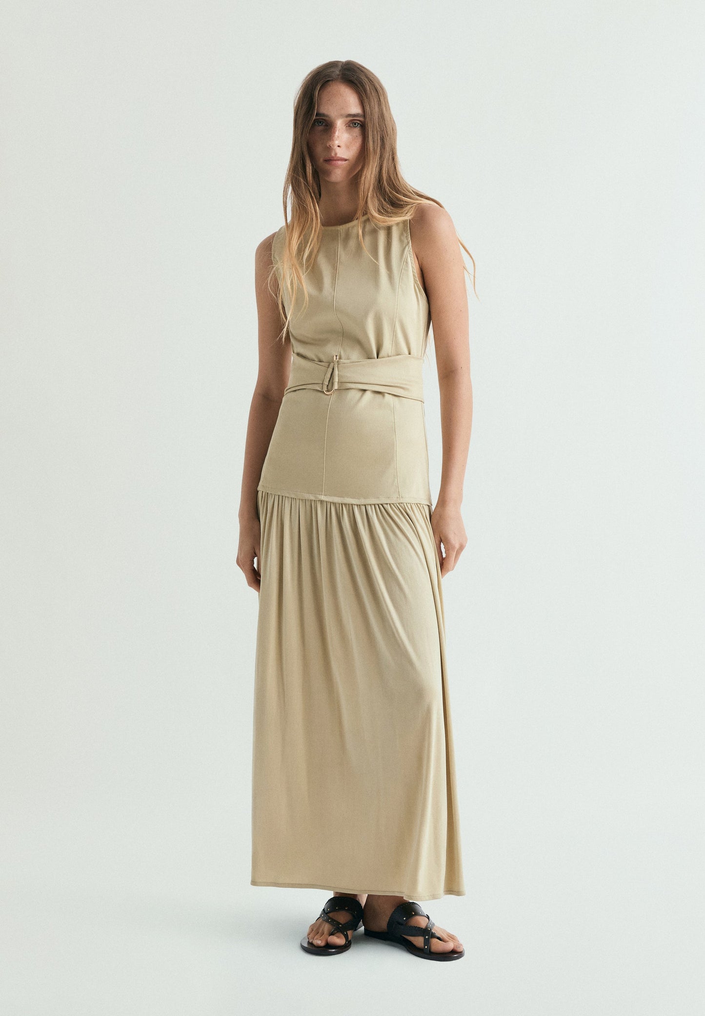 VESTIDO MIDI DRAPEADO COM PORMENOR METÁLICO