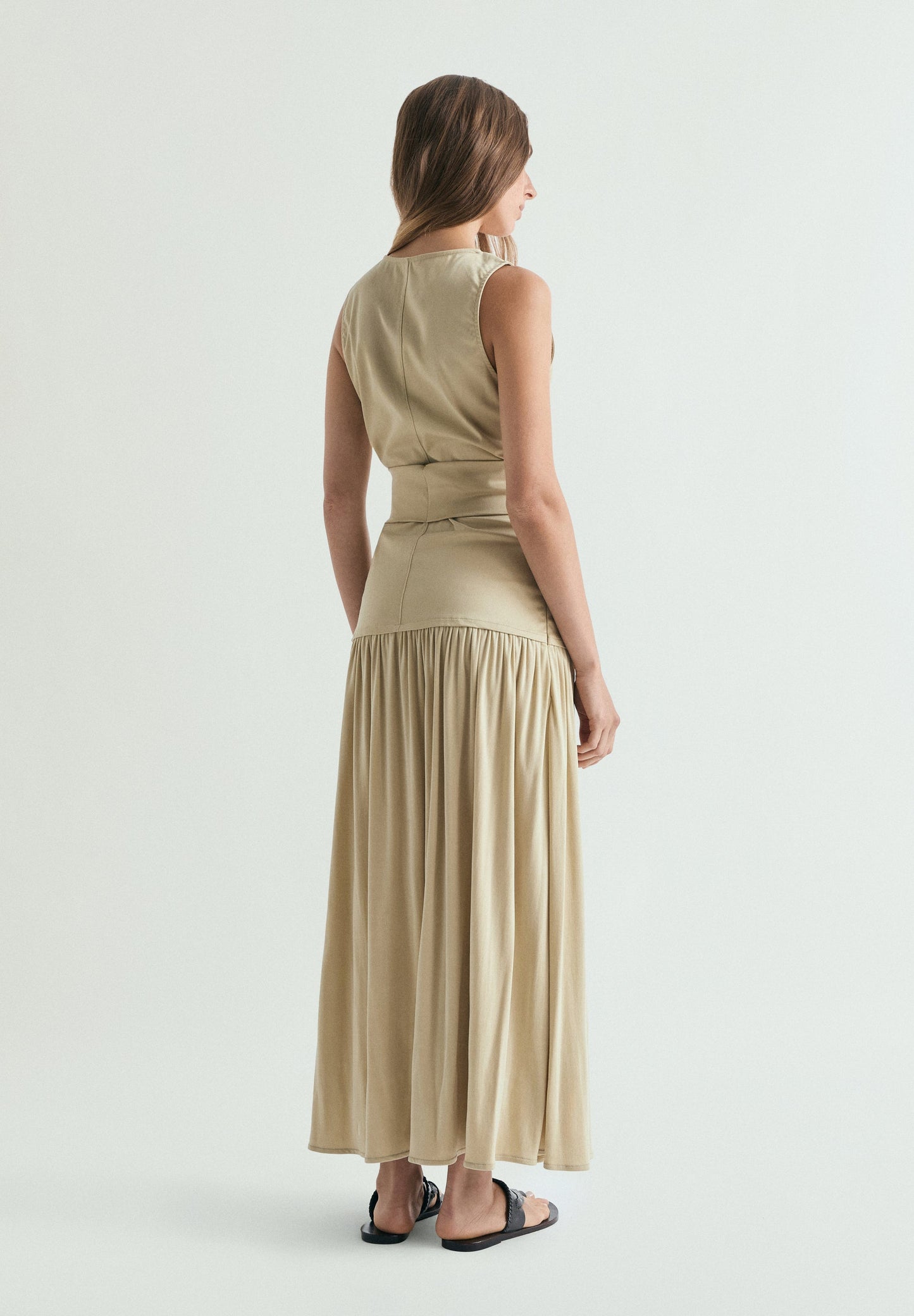 VESTIDO MIDI DRAPEADO COM PORMENOR METÁLICO