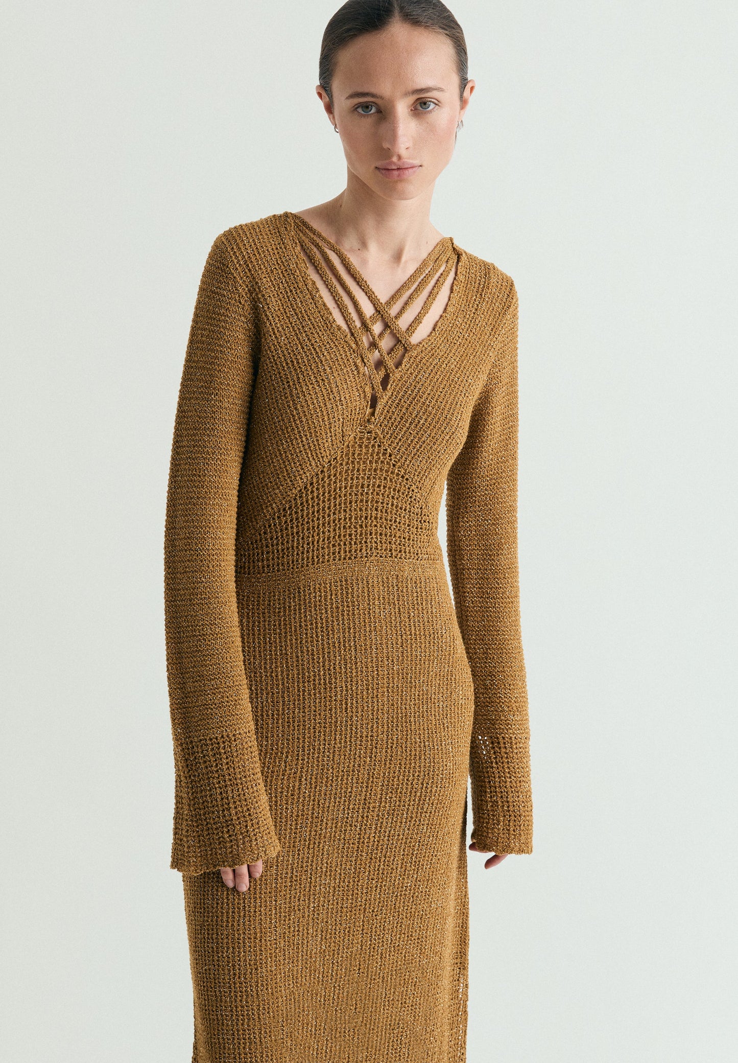 VESTIDO DE MALHA COM FIO METALIZADO