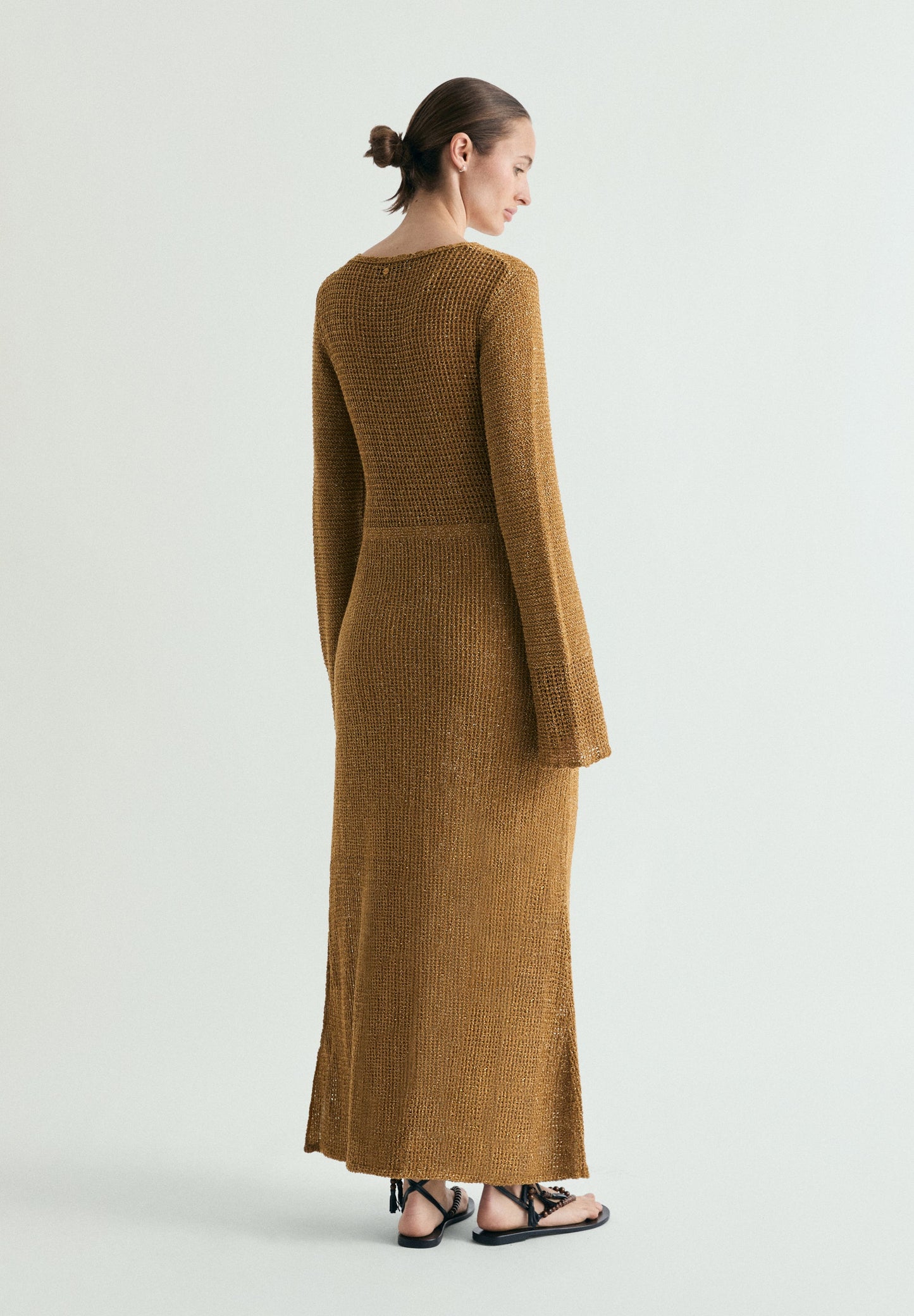 VESTIDO DE MALHA COM FIO METALIZADO