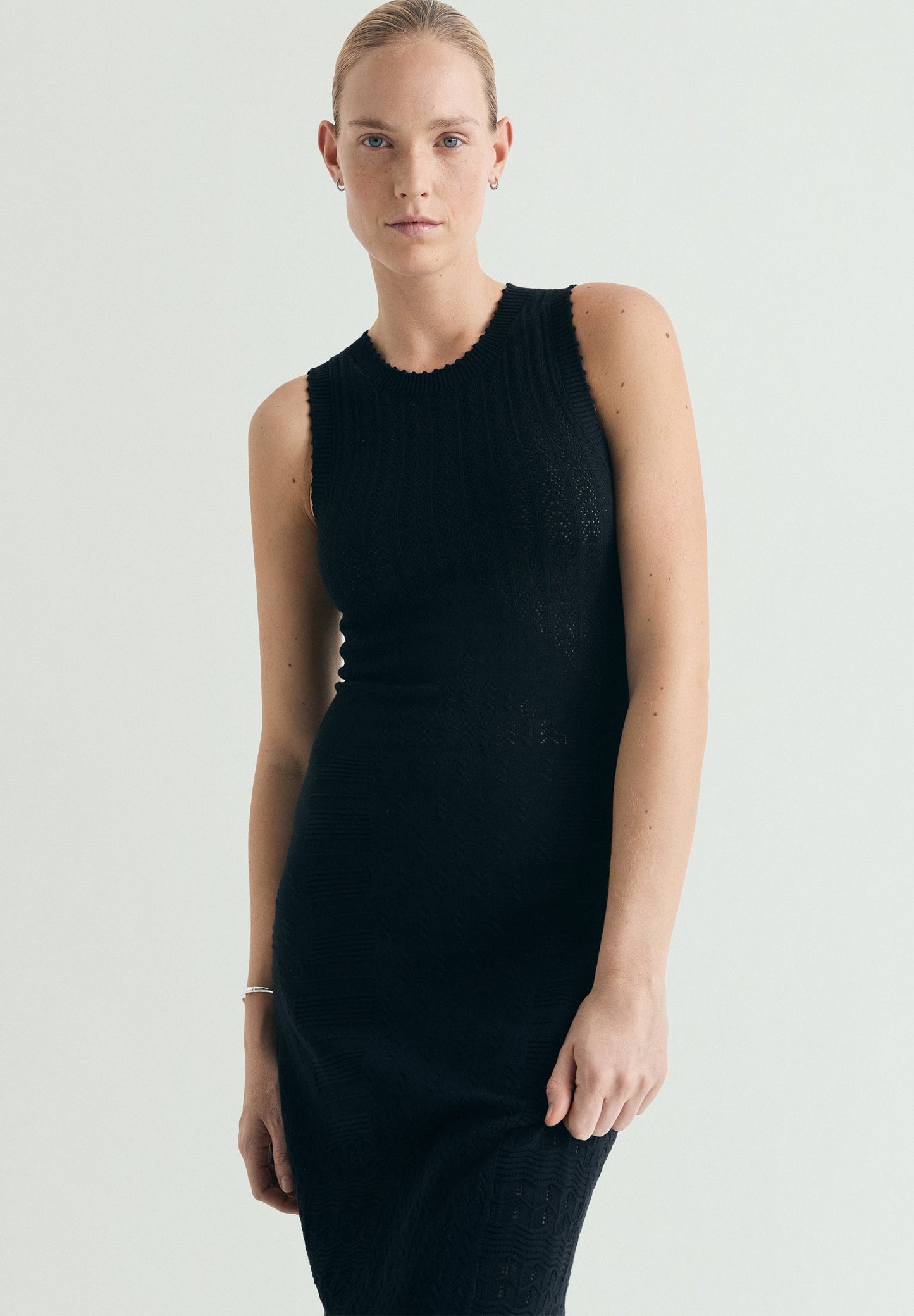 VESTIDO DE MALHA RENDILHADO