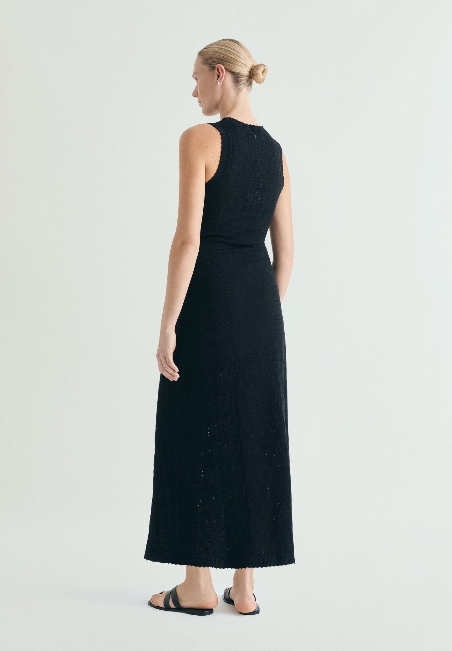 VESTIDO DE MALHA RENDILHADO
