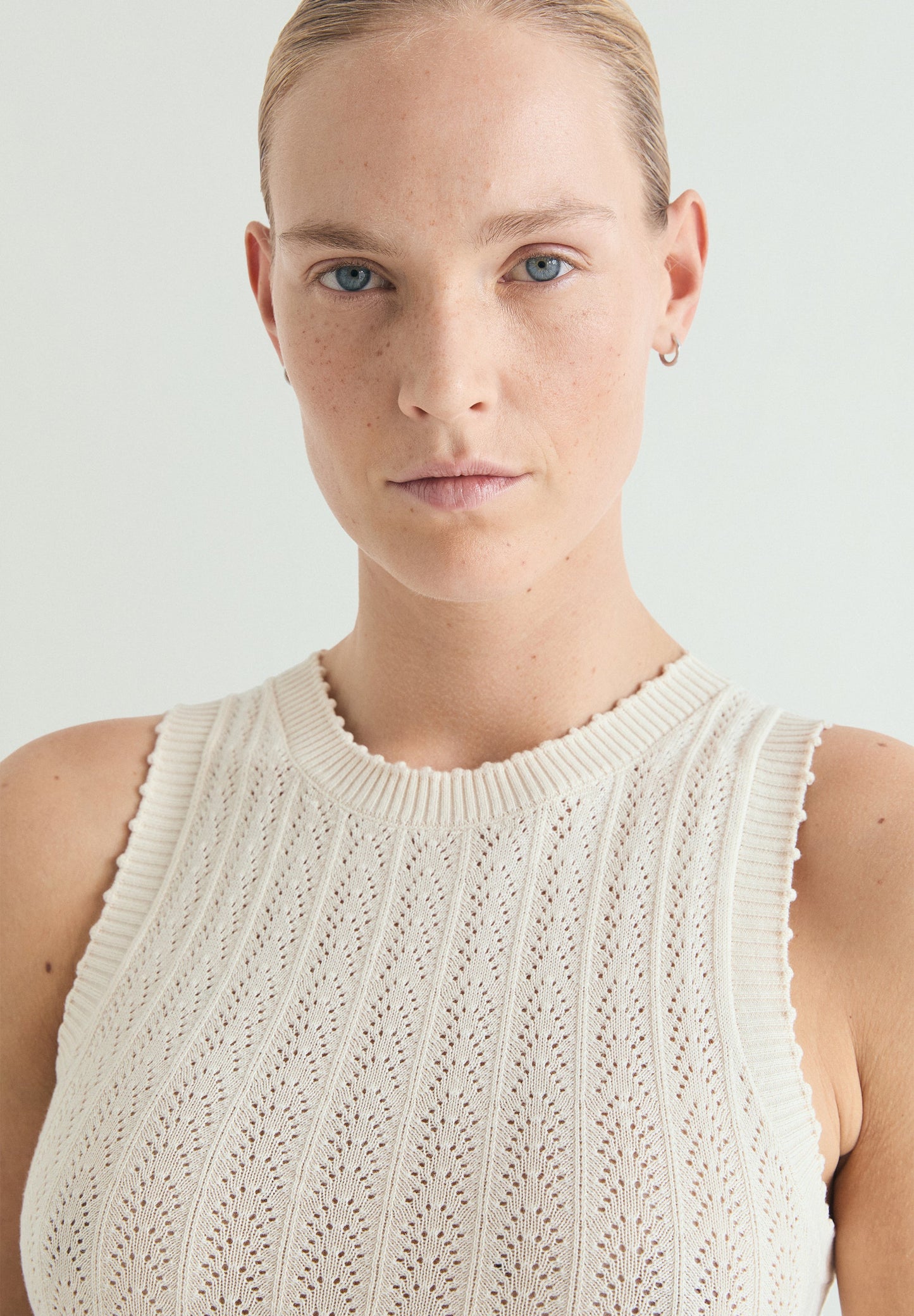 VESTIDO DE MALHA RENDILHADO