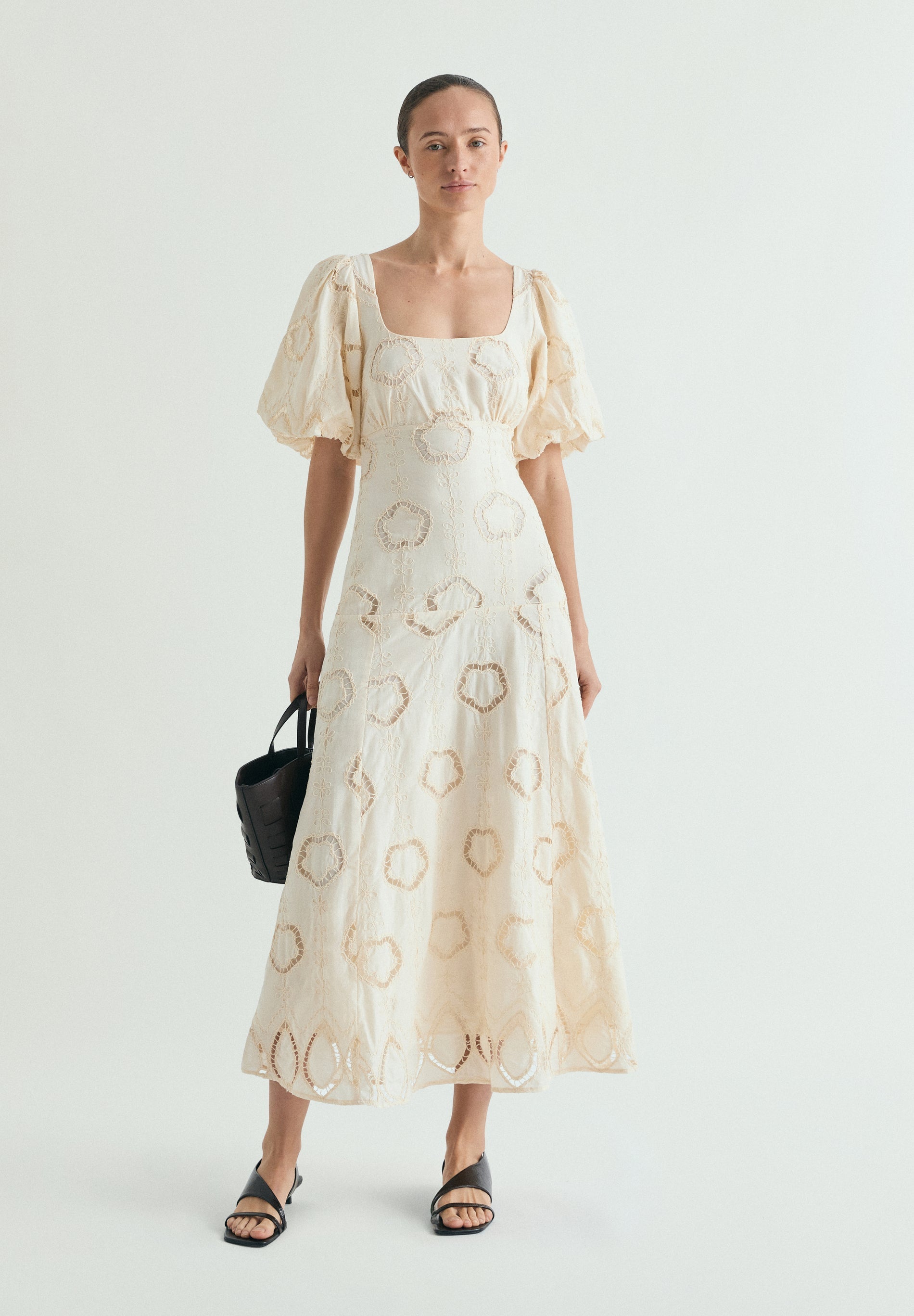 VESTIDO MIDI COM MANGAS ABALONADAS