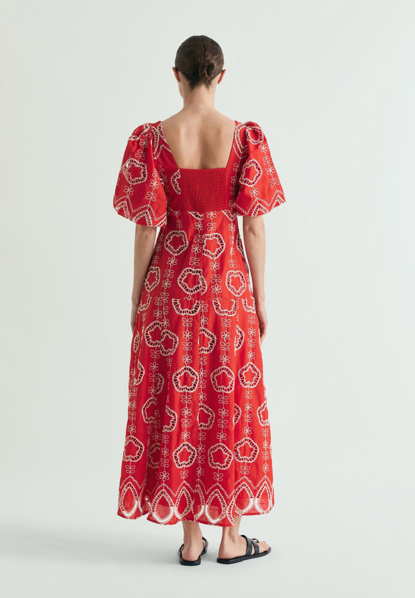 VESTIDO MIDI COM MANGAS ABALONADAS