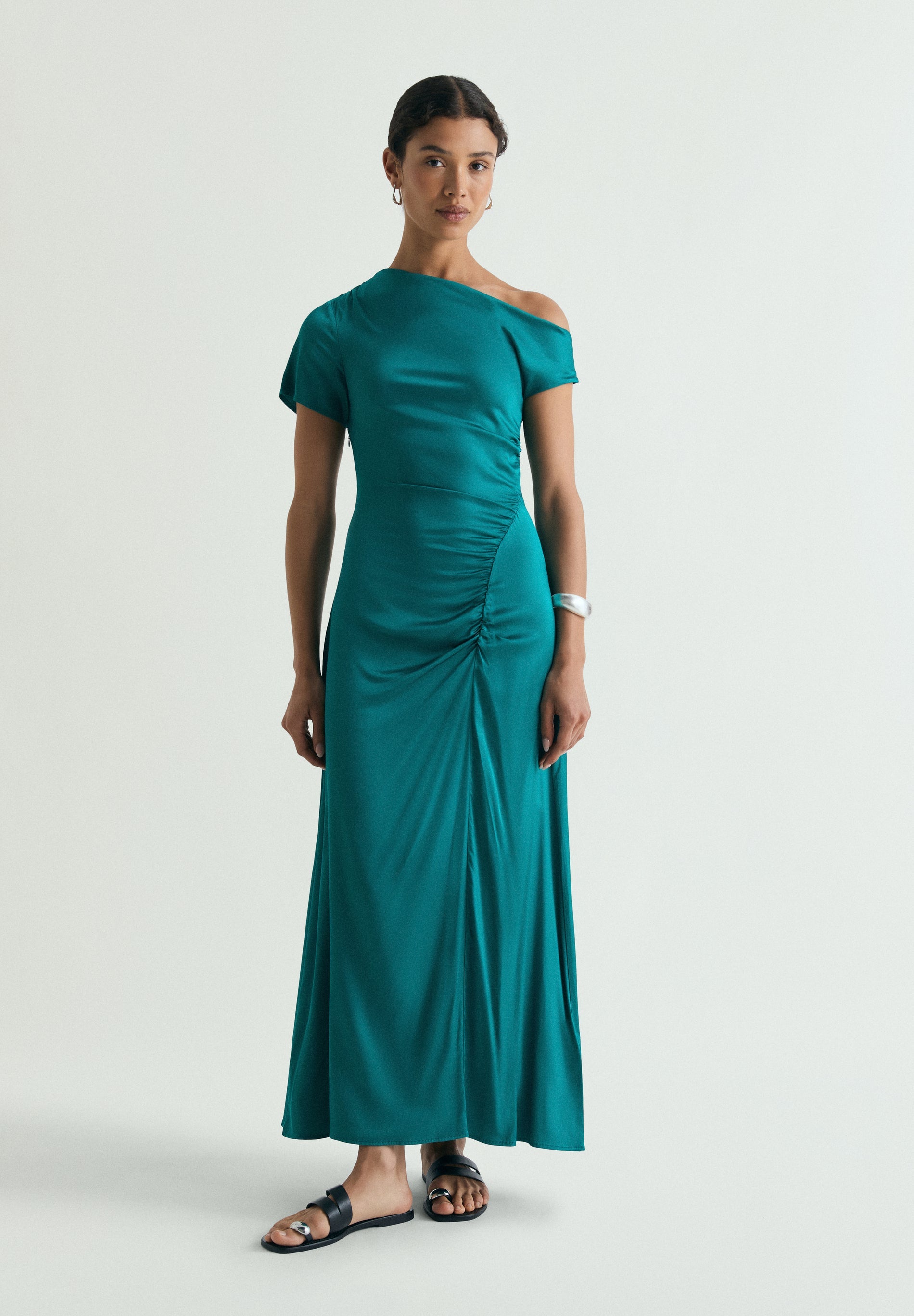 VESTIDO ASSIMÉTRICO ACETINADO