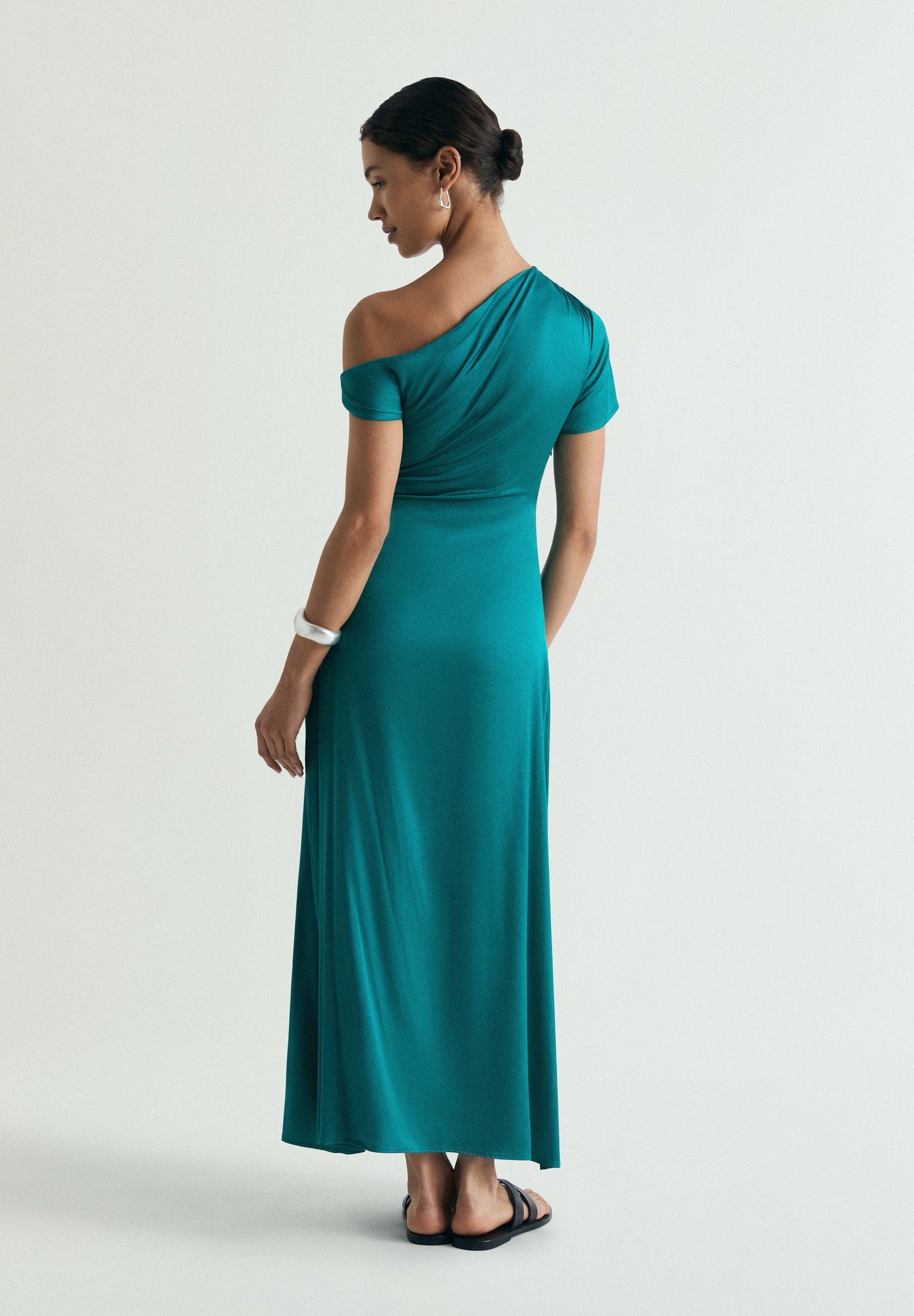 VESTIDO ASSIMÉTRICO ACETINADO