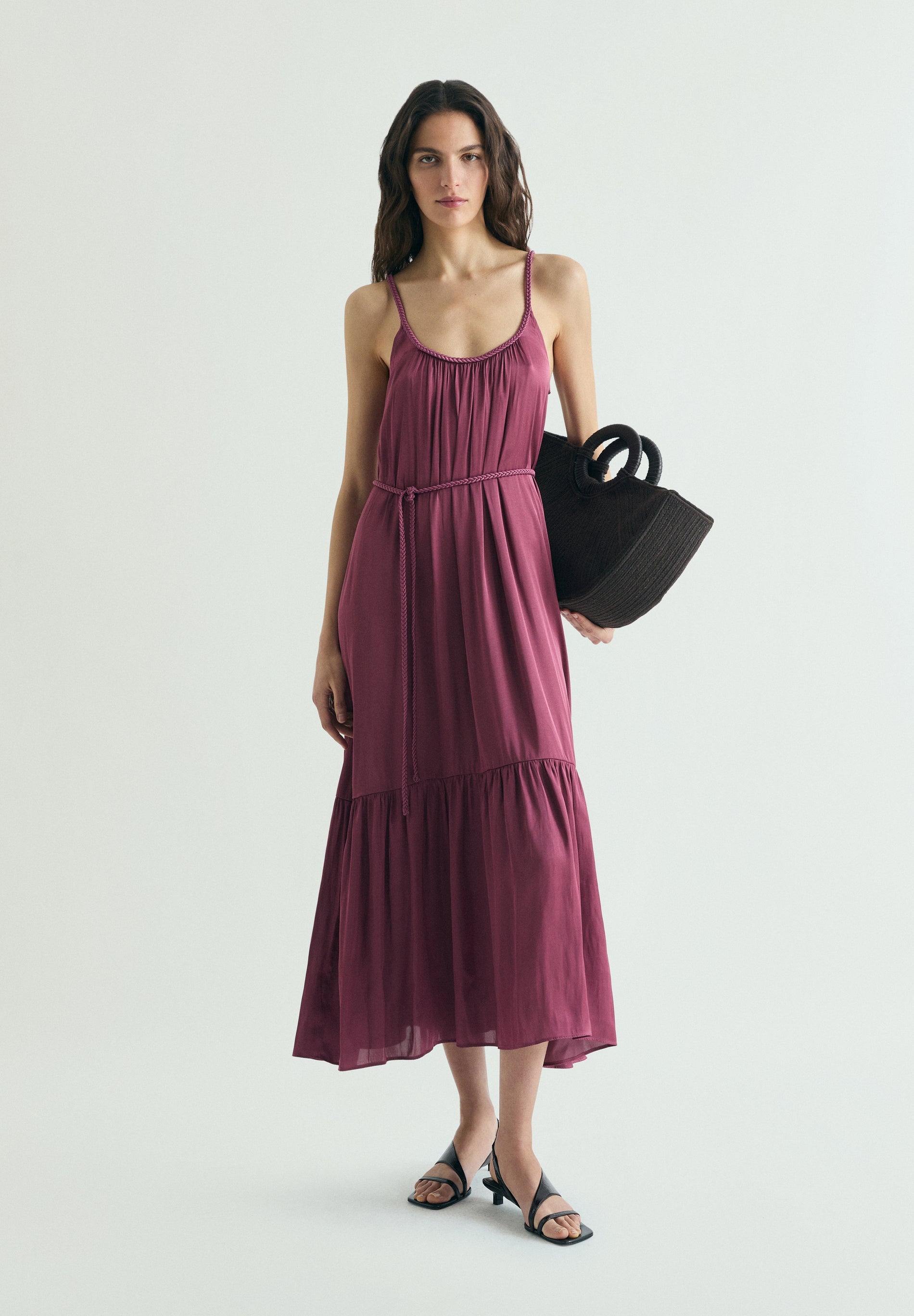 VESTIDO DE CINTURA TRANÇADA