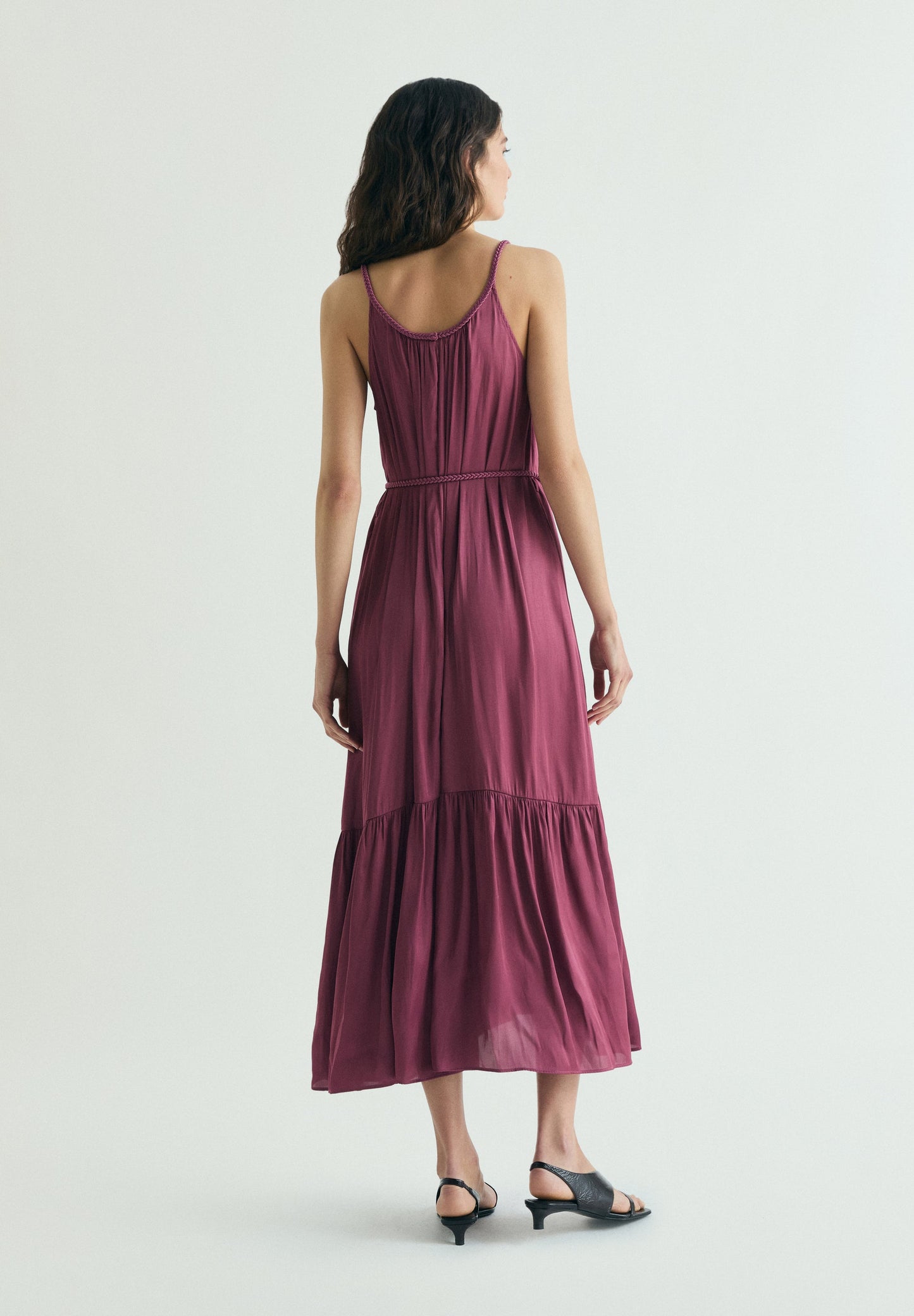 VESTIDO DE CINTURA TRANÇADA