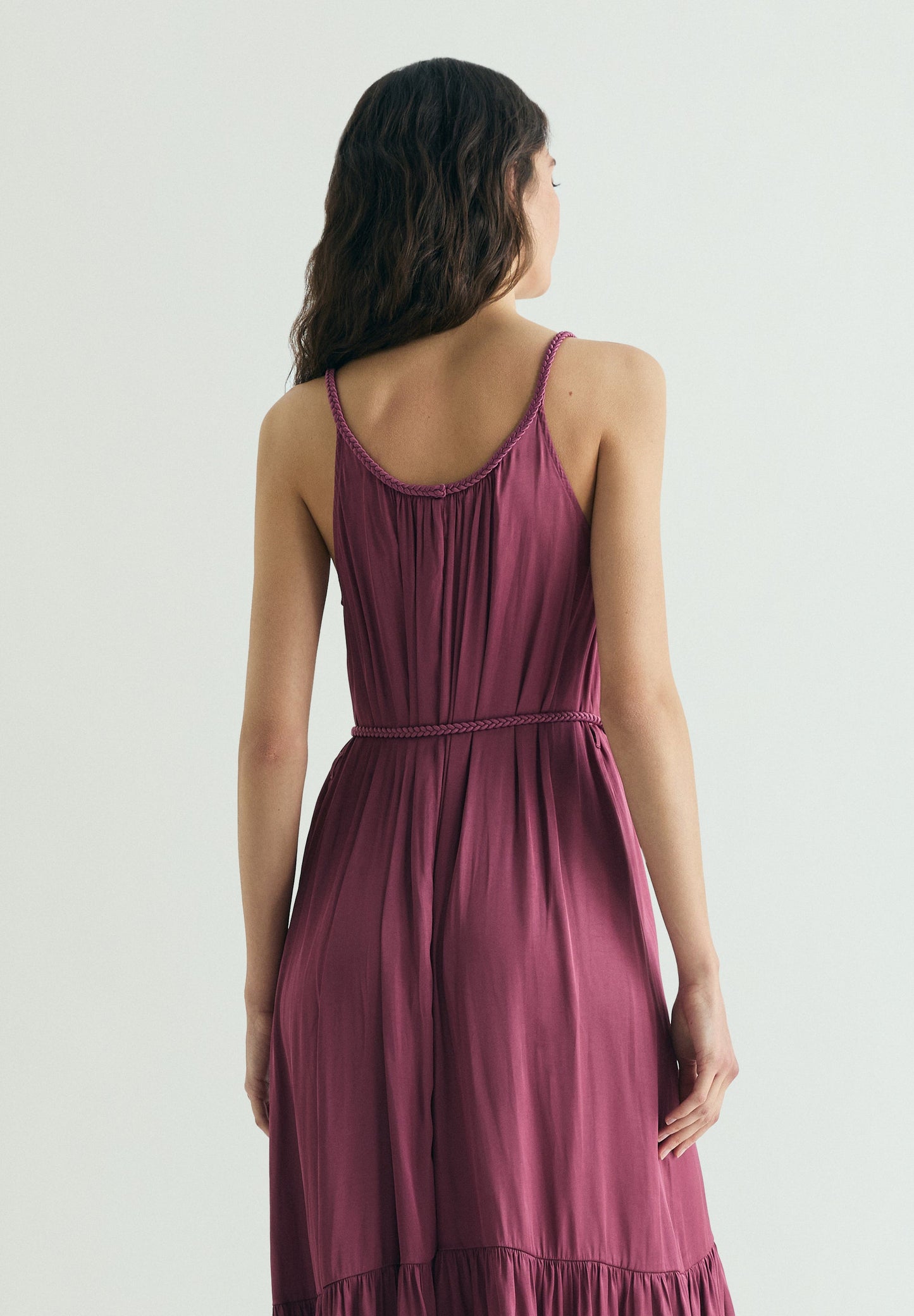 VESTIDO DE CINTURA TRANÇADA