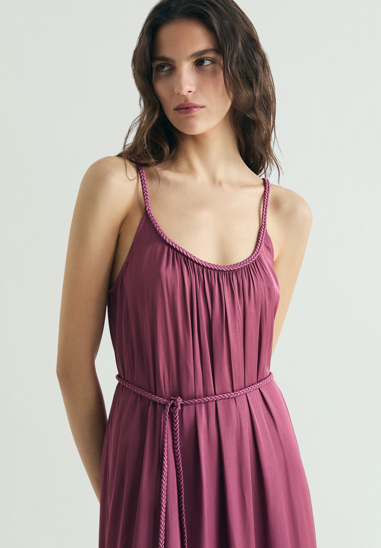 VESTIDO DE CINTURA TRANÇADA