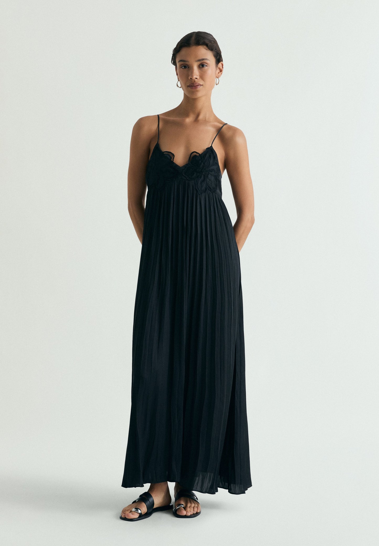 VESTIDO MIDI COM DETALHE FLORA