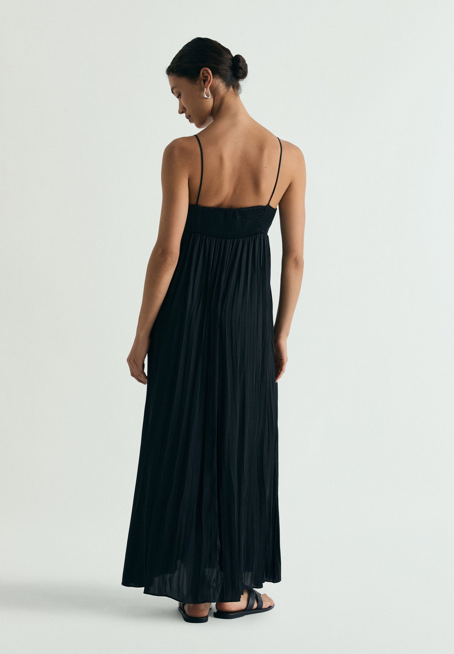 VESTIDO MIDI COM DETALHE FLORA
