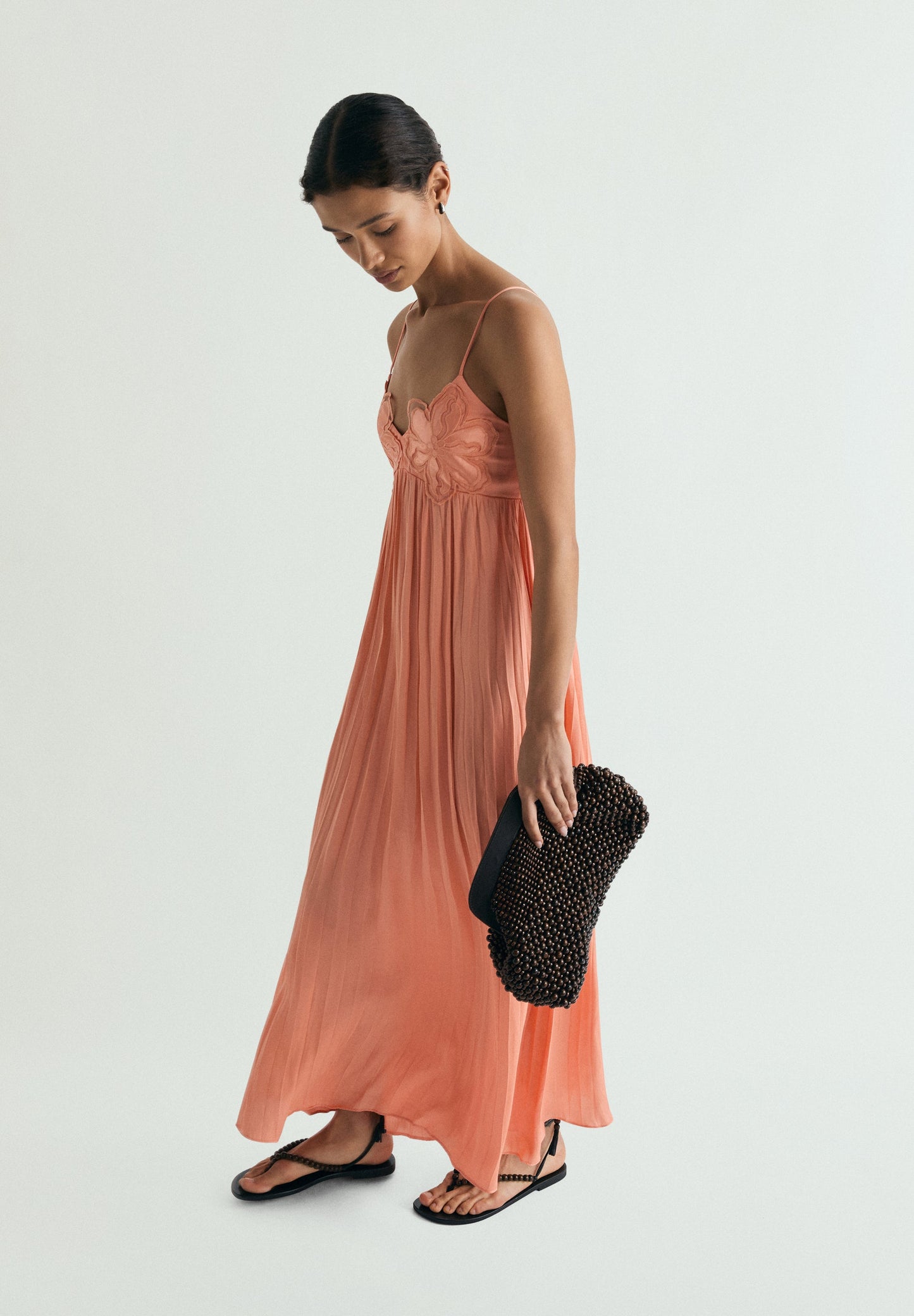 VESTIDO MIDI COM DETALHE FLORA