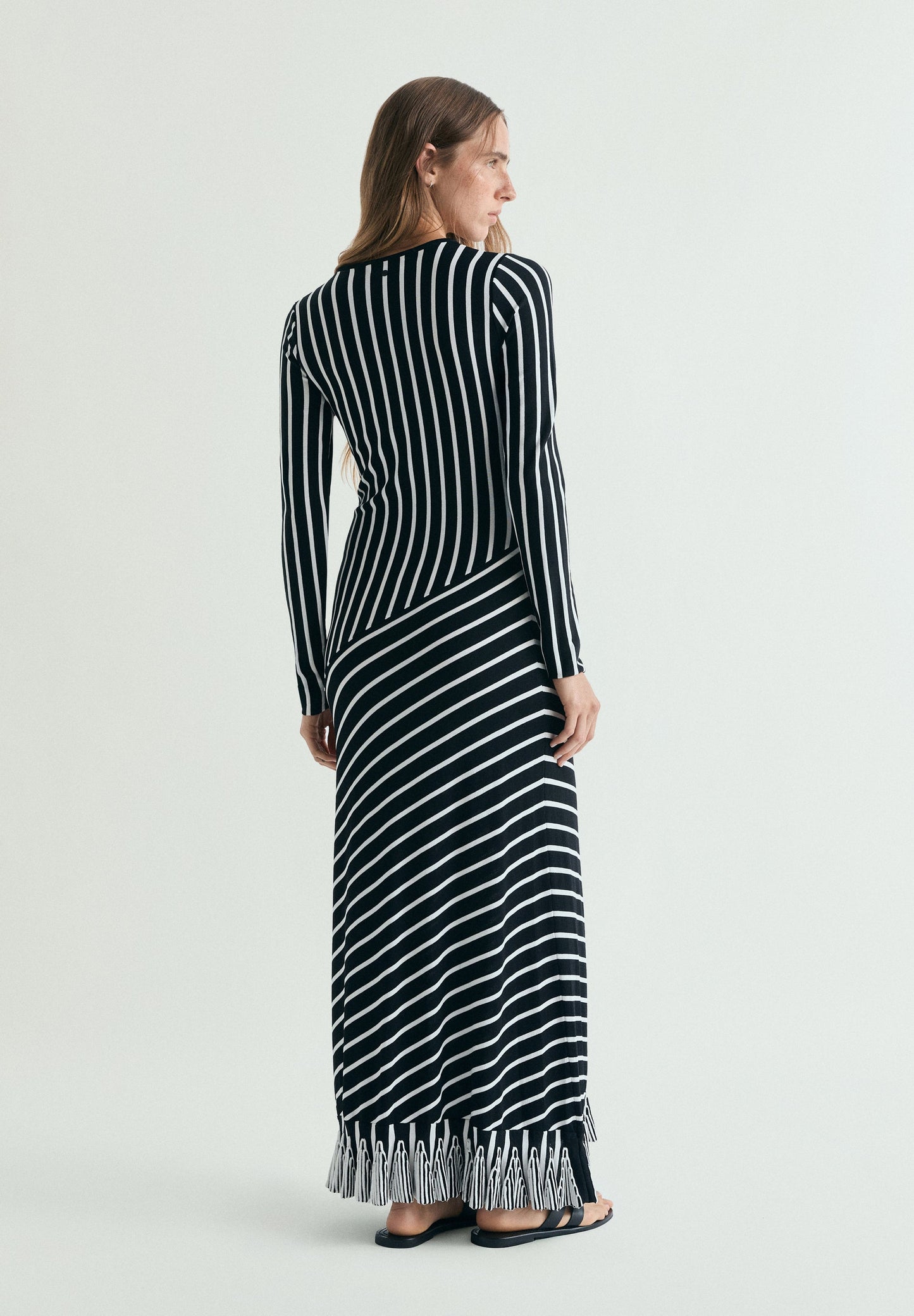 VESTIDO ÀS RISCAS EM CONTRASTE