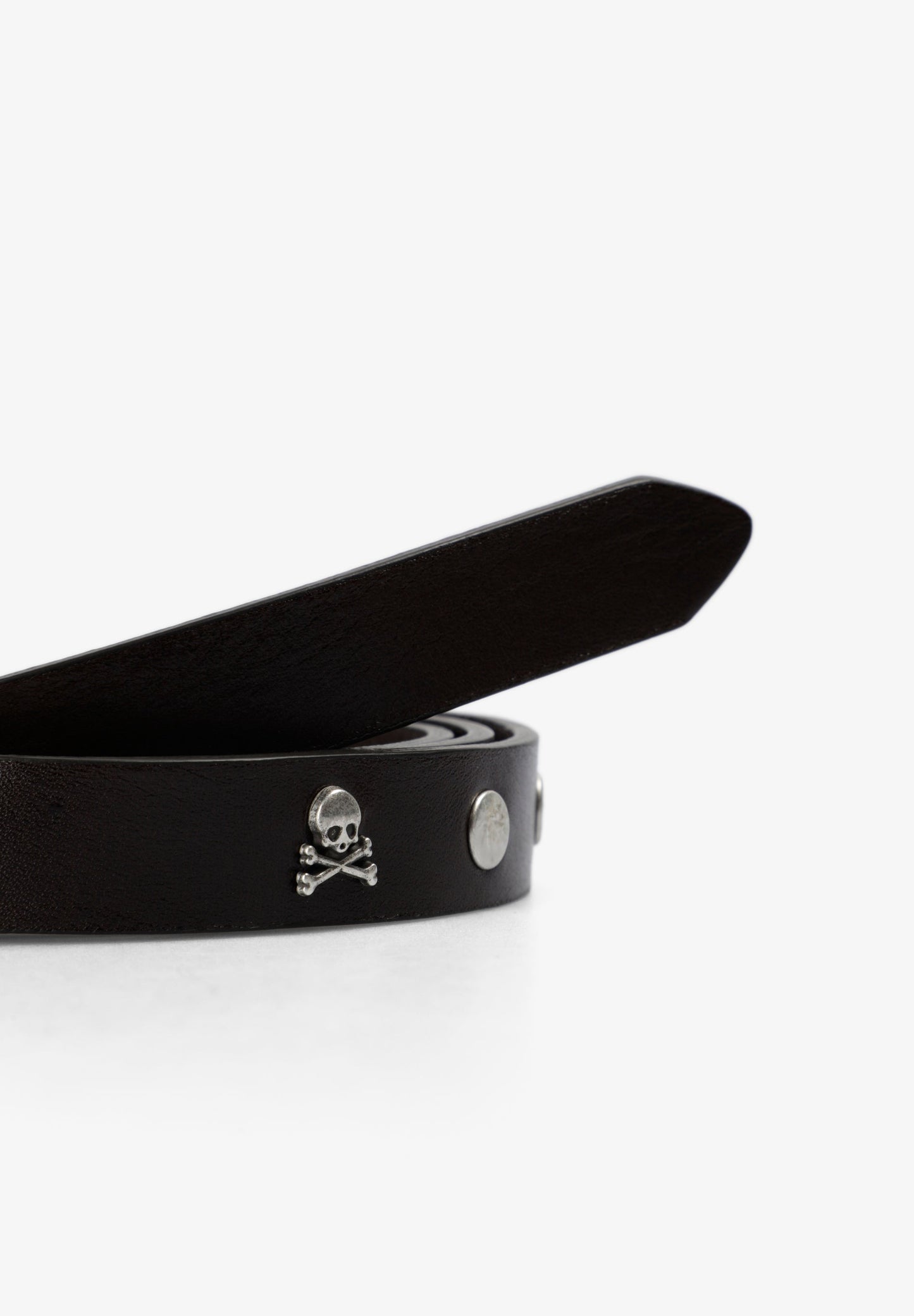 CINTO COM SKULL E TACHAS