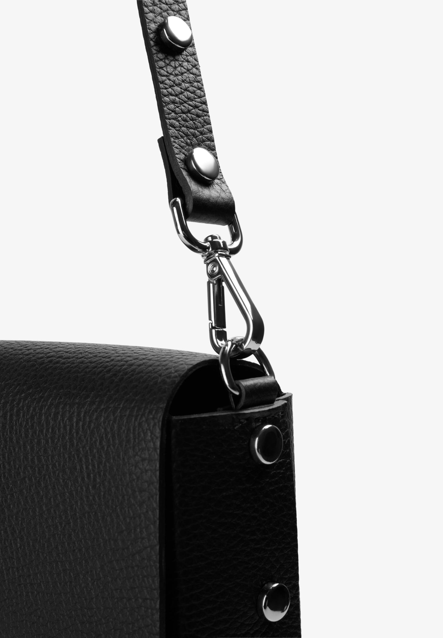 BOLSA DE PELE COM APLIQUES