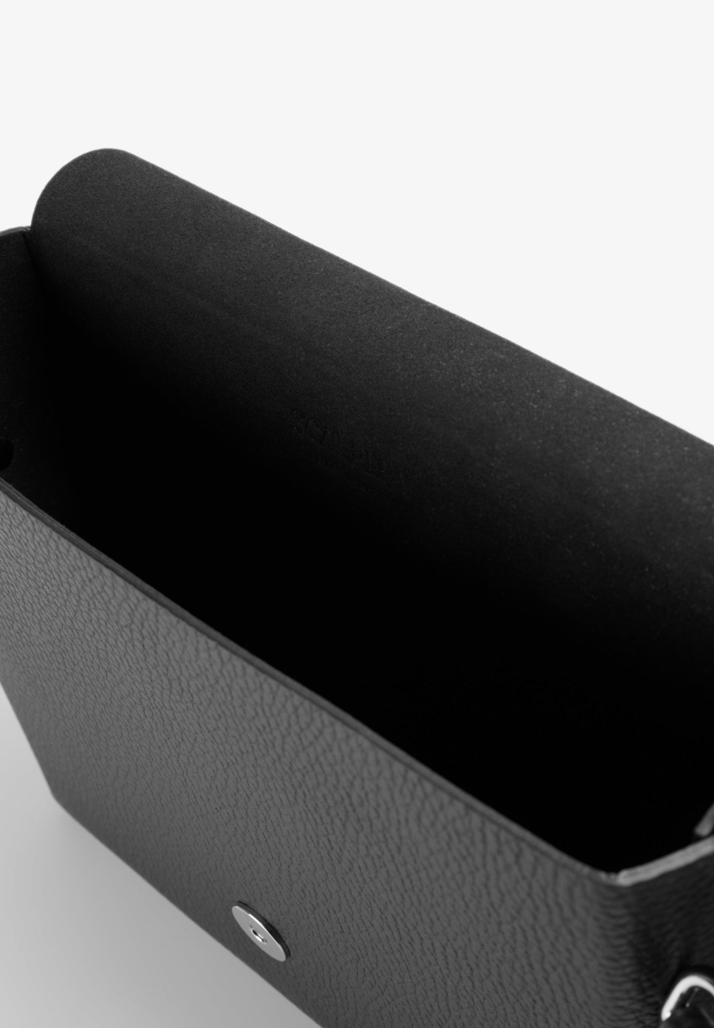 BOLSA DE PELE COM APLIQUES