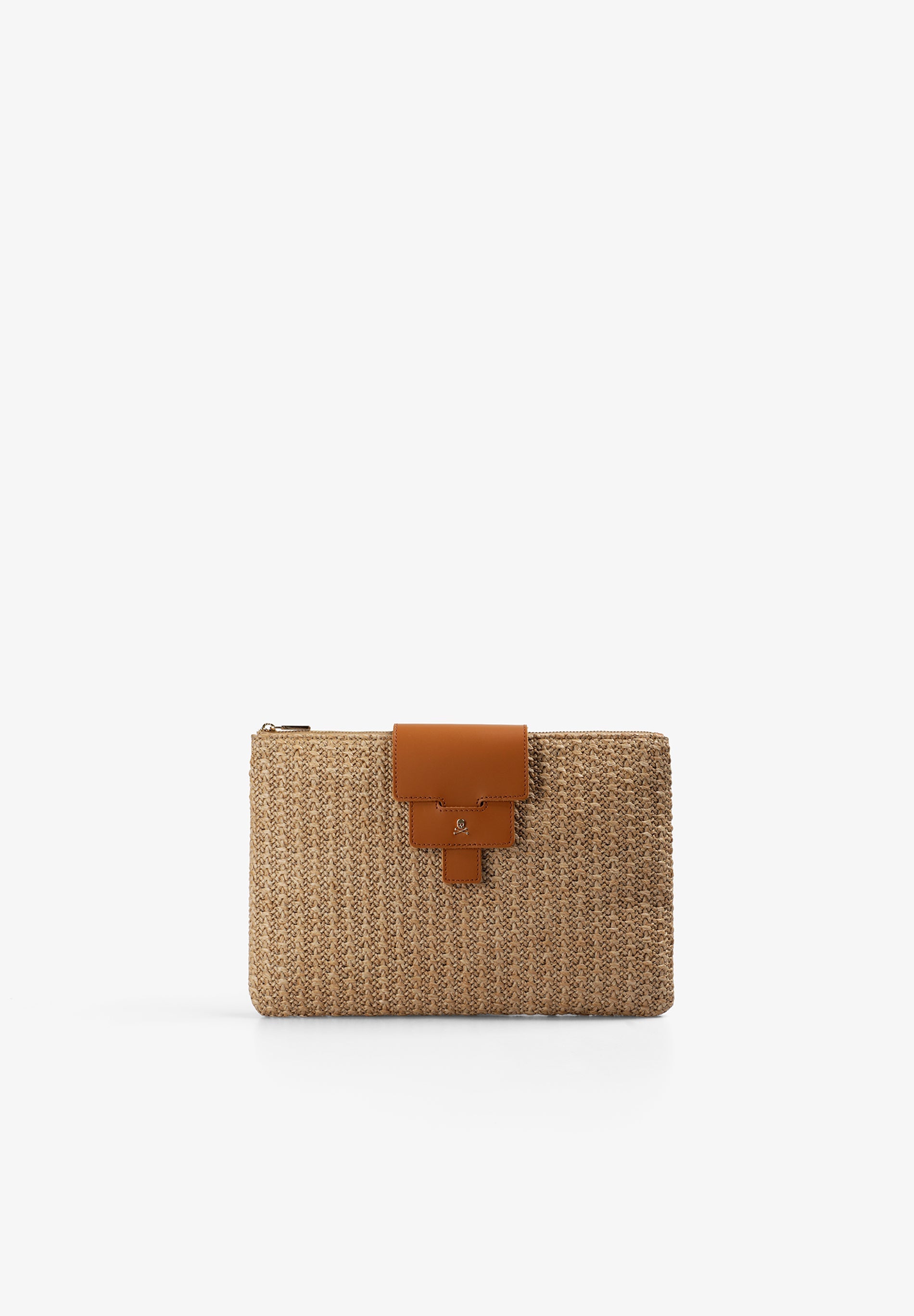 BOLSA TRANÇADA COM PORMENORES EM PELE
