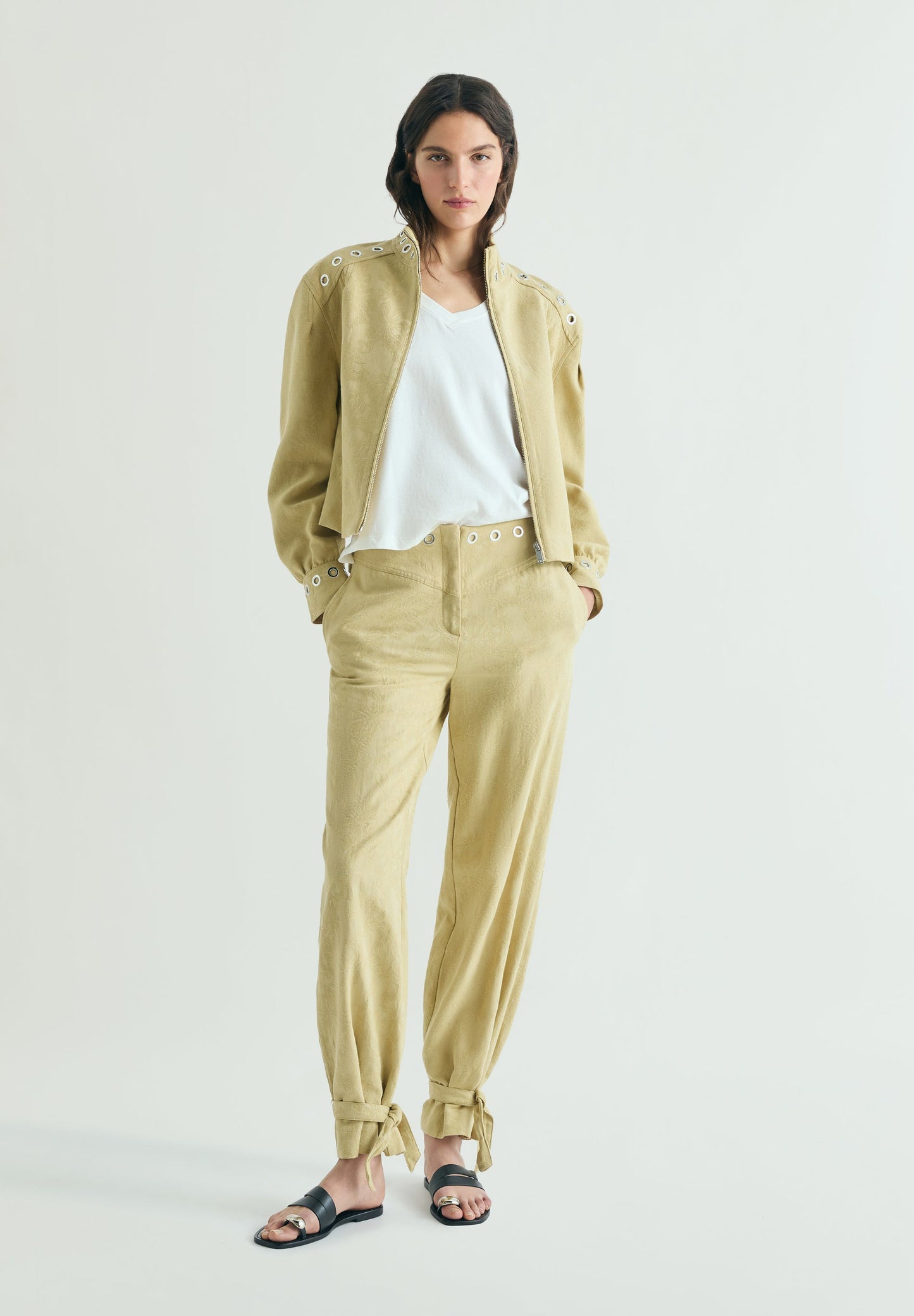 BOMBER JACQUARD COM TACHAS