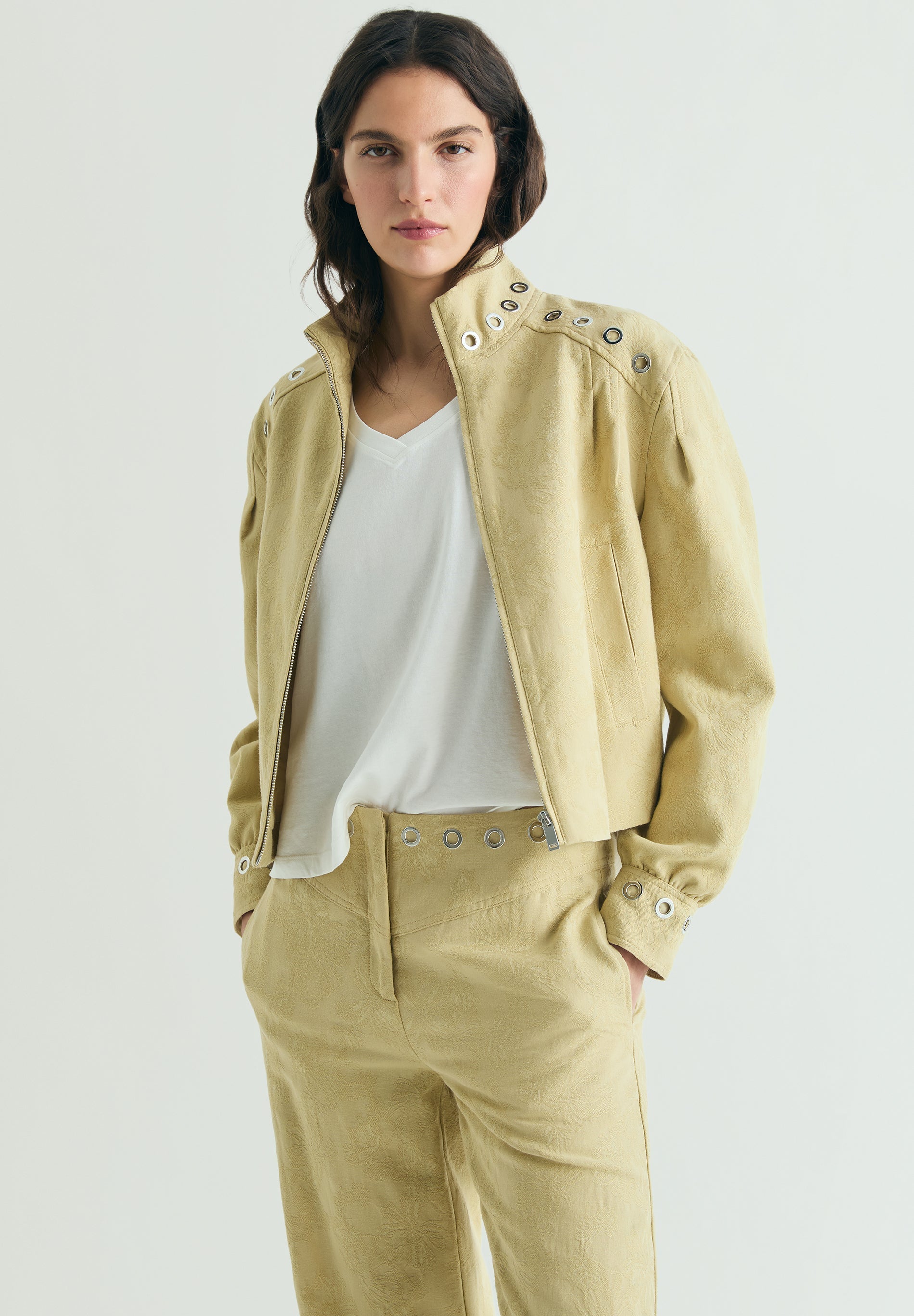 BOMBER JACQUARD COM TACHAS