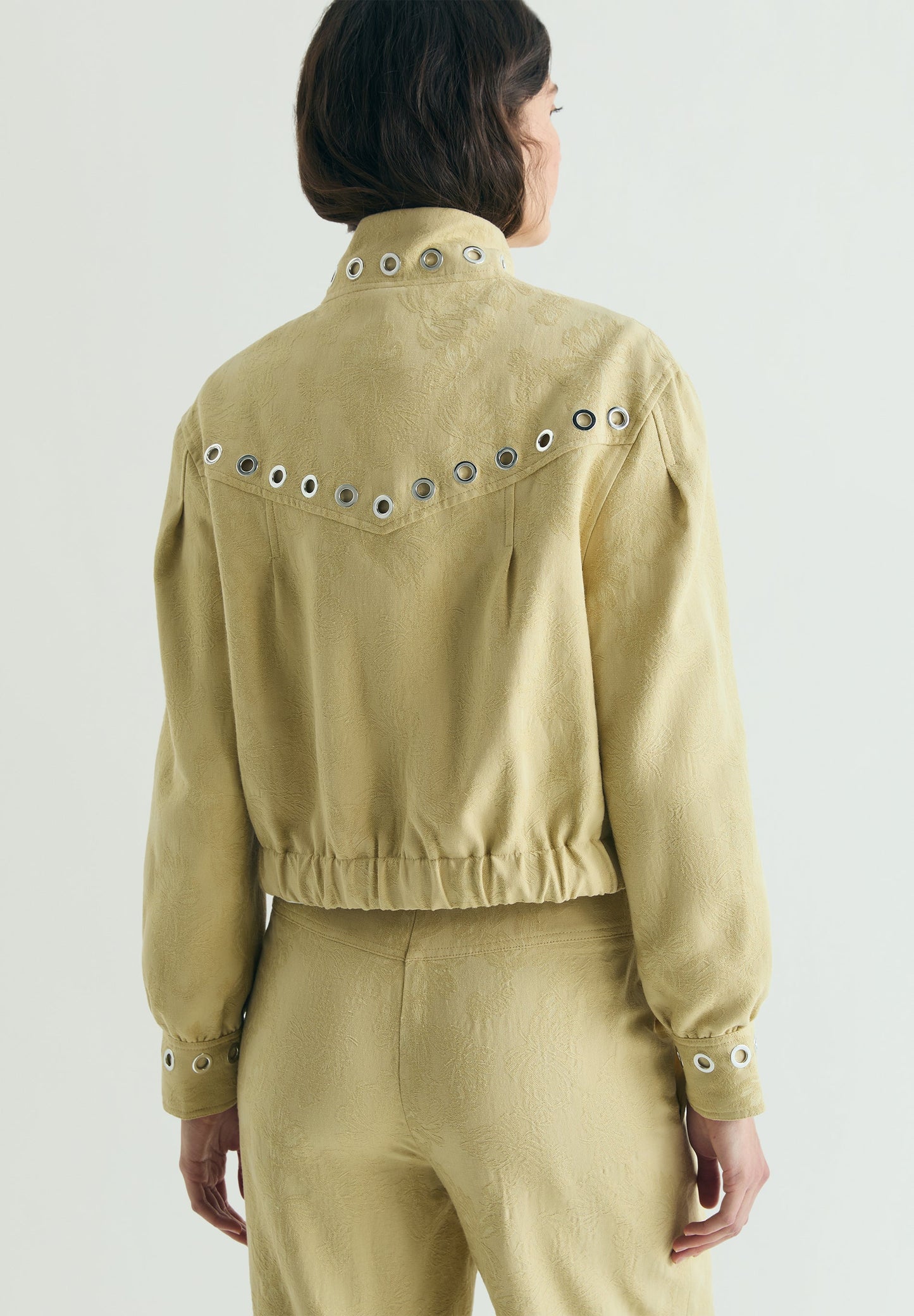 BOMBER JACQUARD COM TACHAS