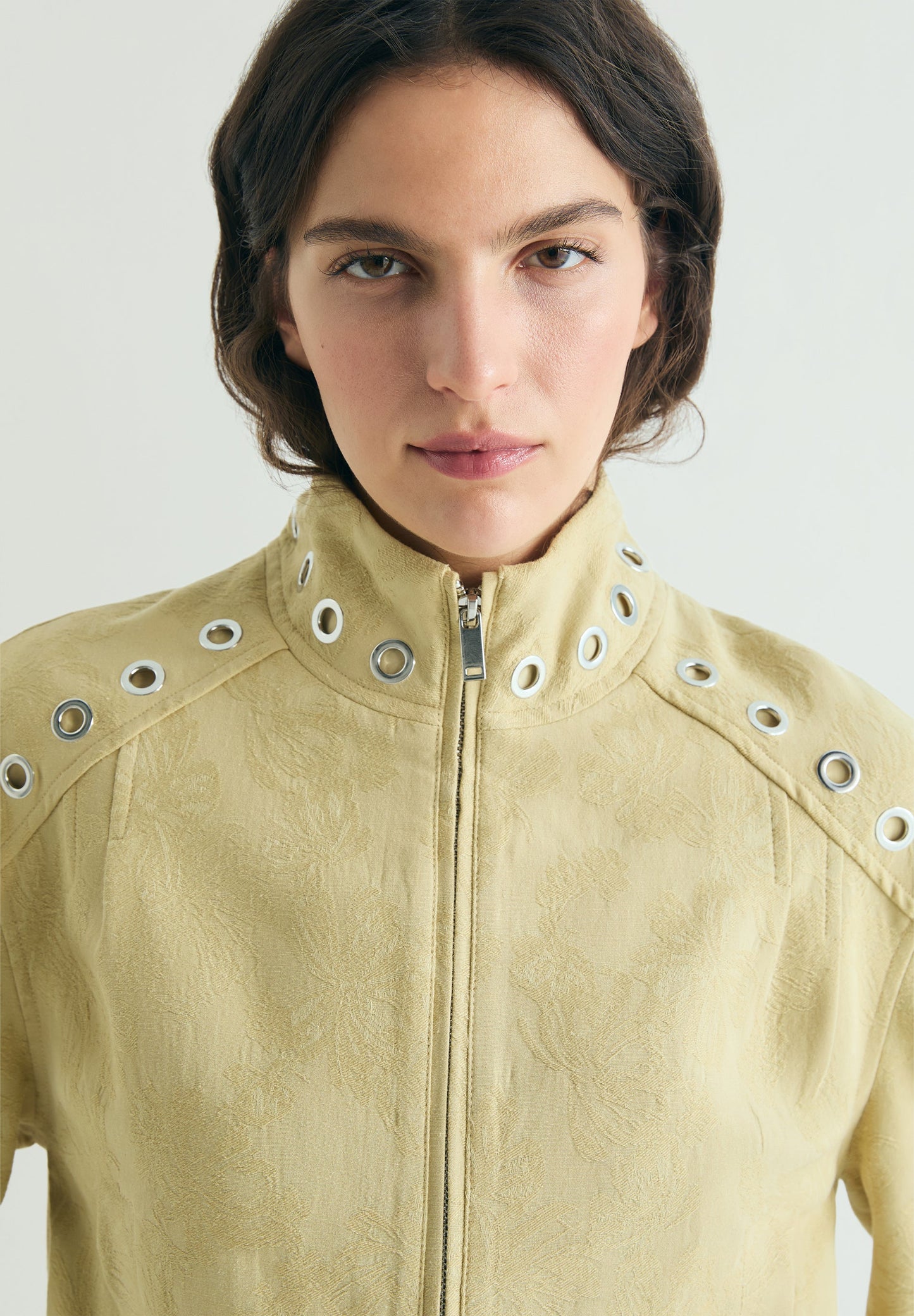 BOMBER JACQUARD COM TACHAS